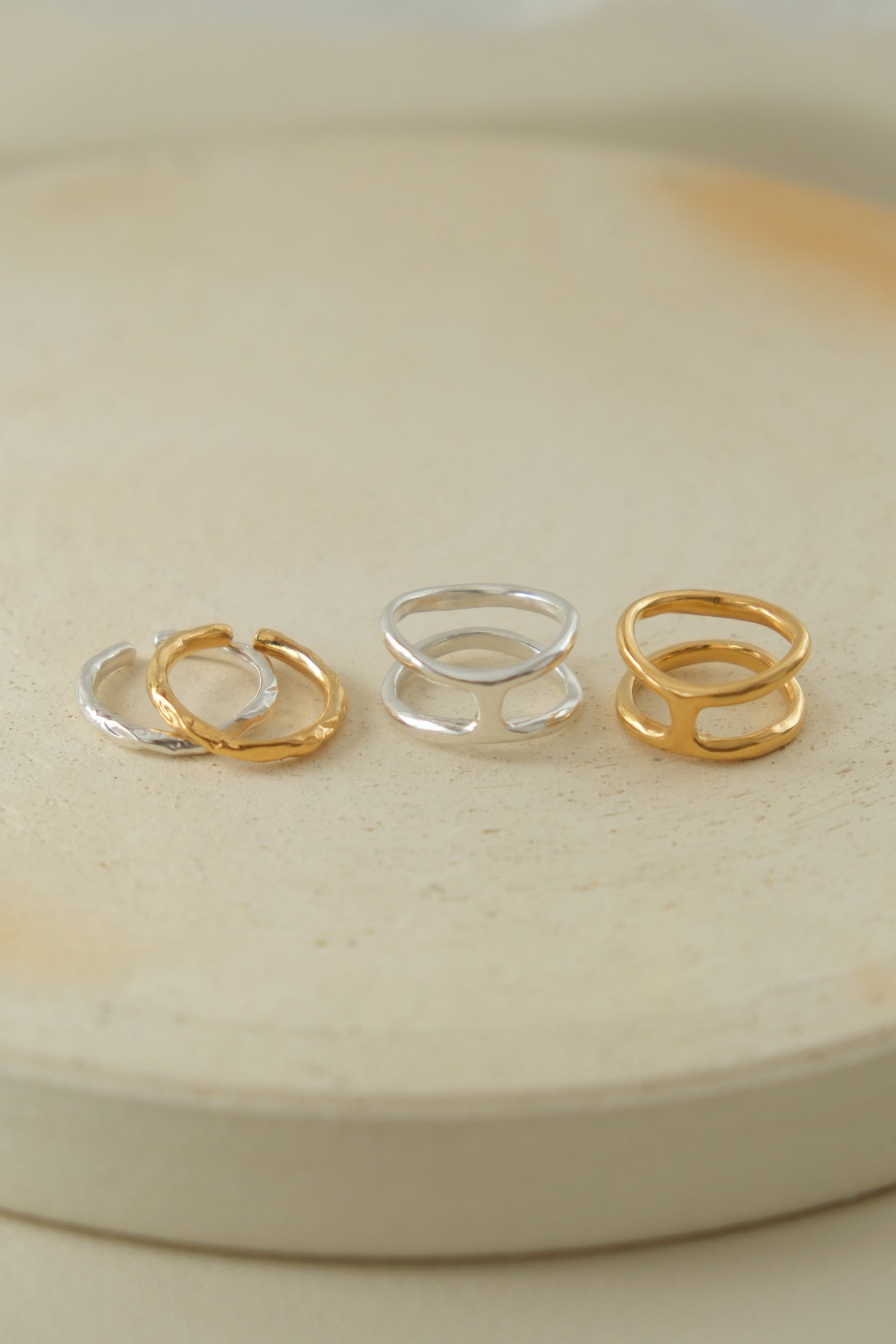 Gimmick three ring