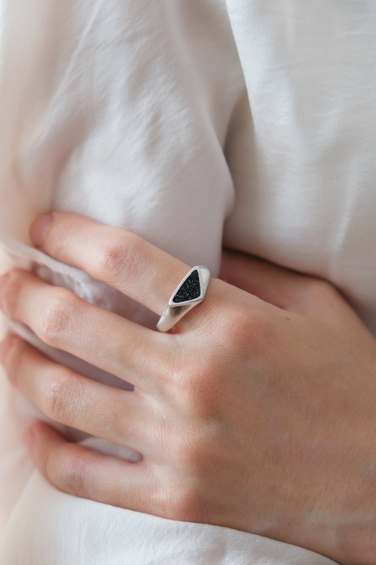 fragrance ring / triangle