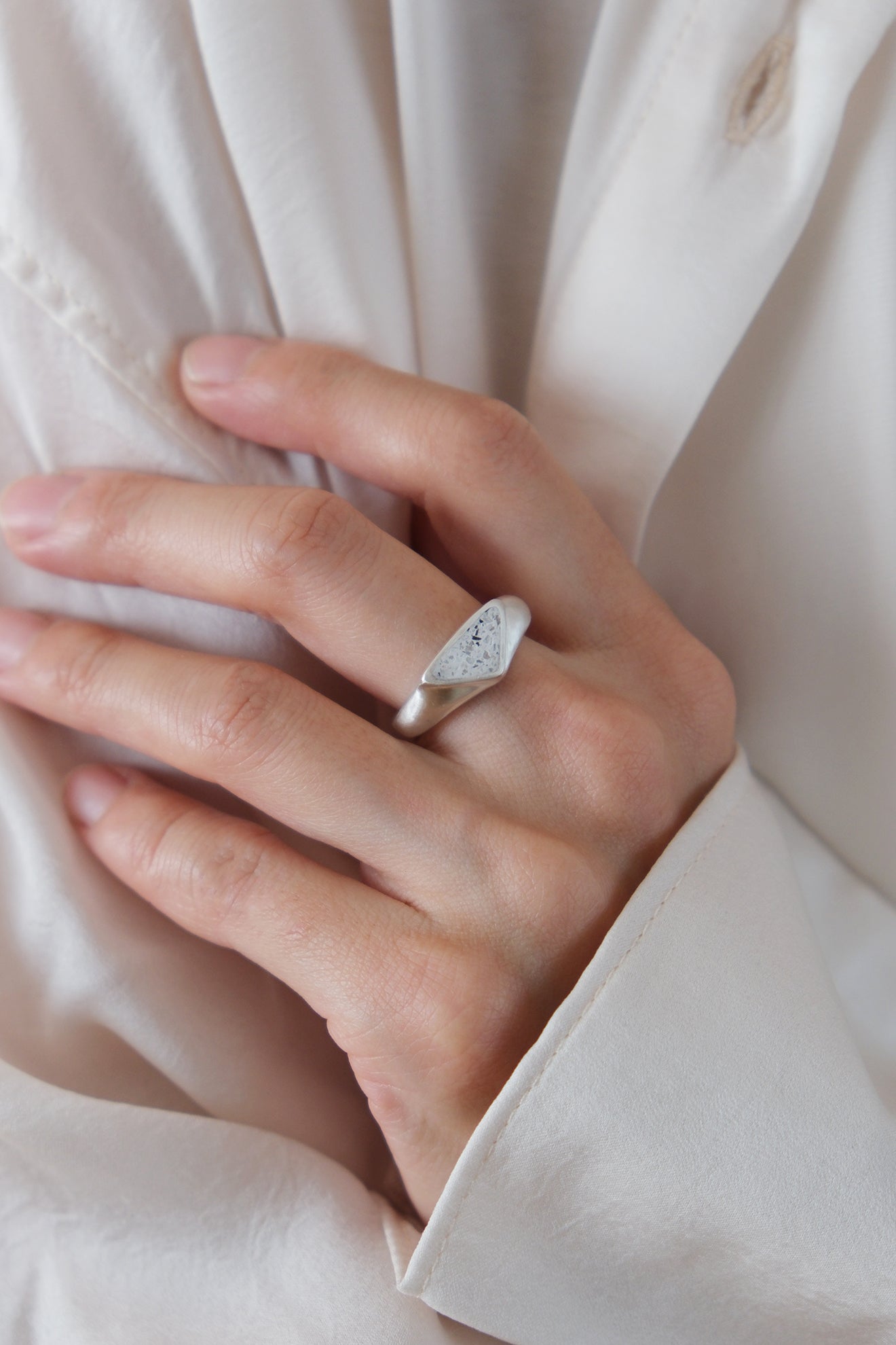 fragrance ring / triangle