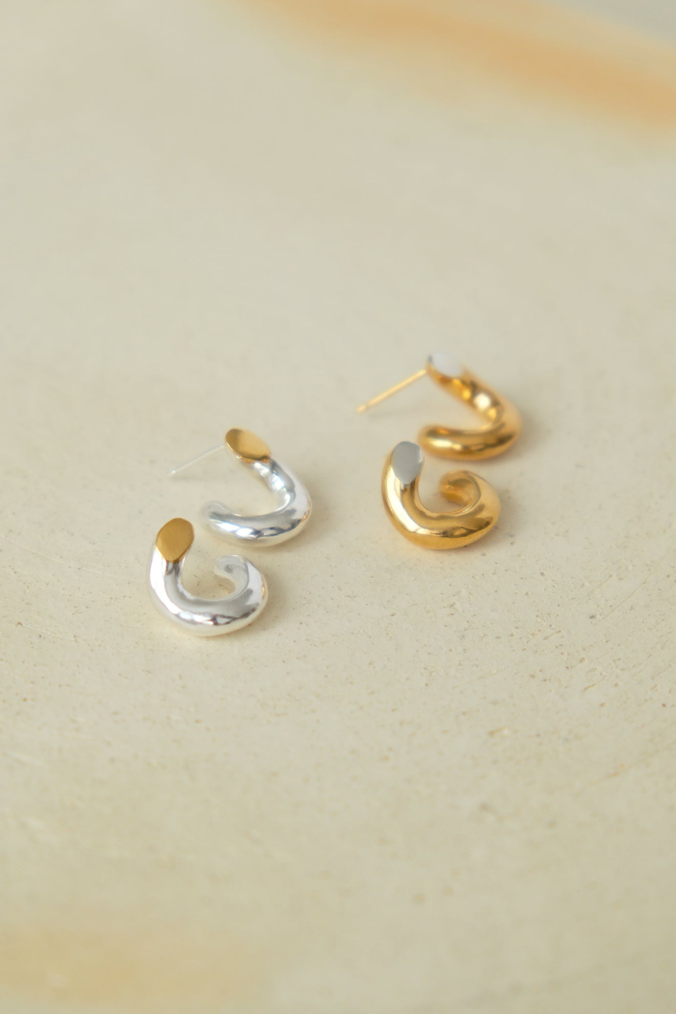 Facet oval pierce