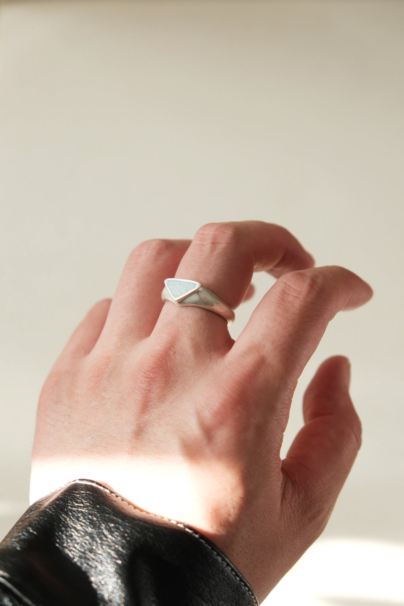 fragrance ring / triangle