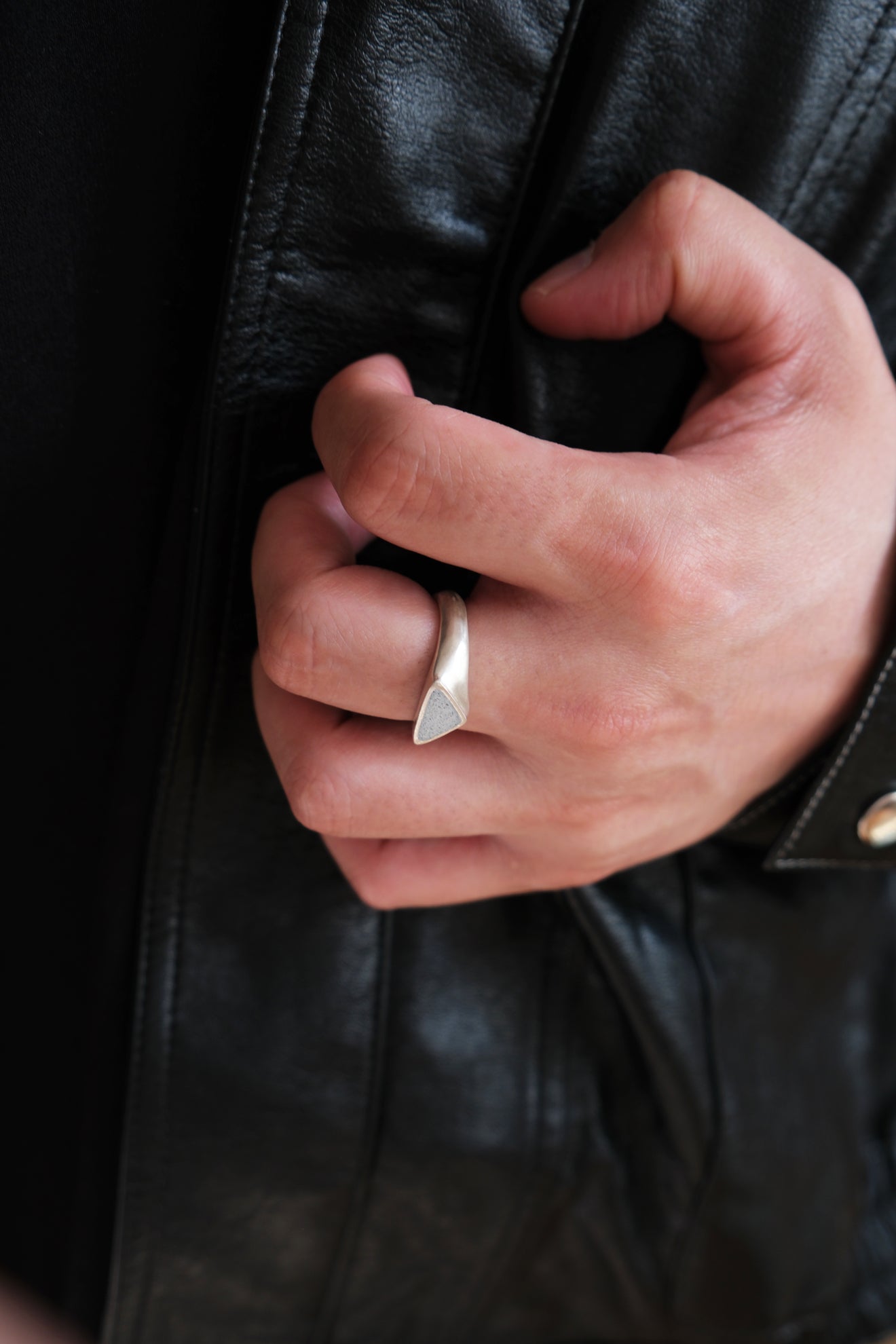 fragrance ring / triangle