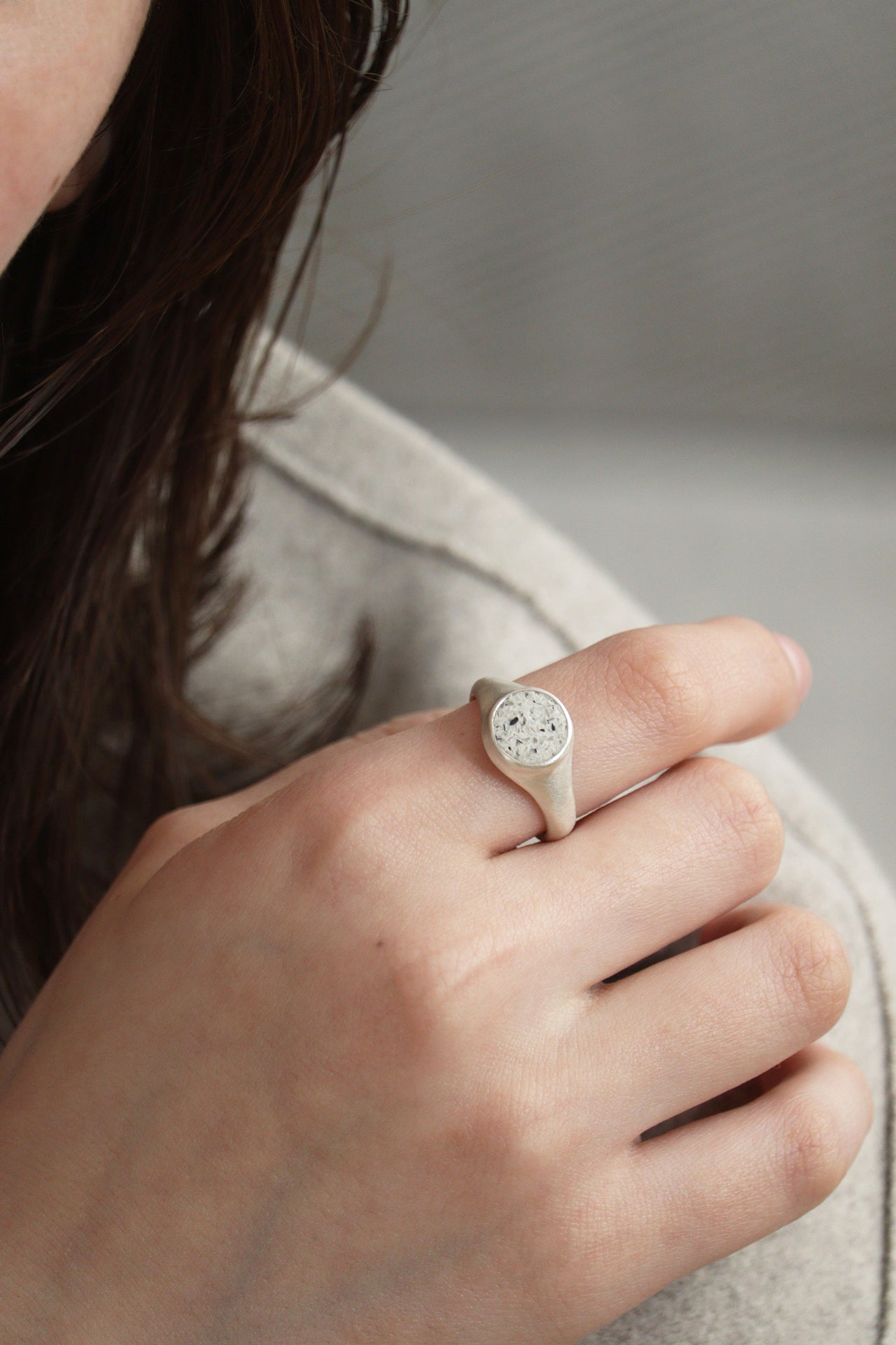 fragrance ring / round (white)