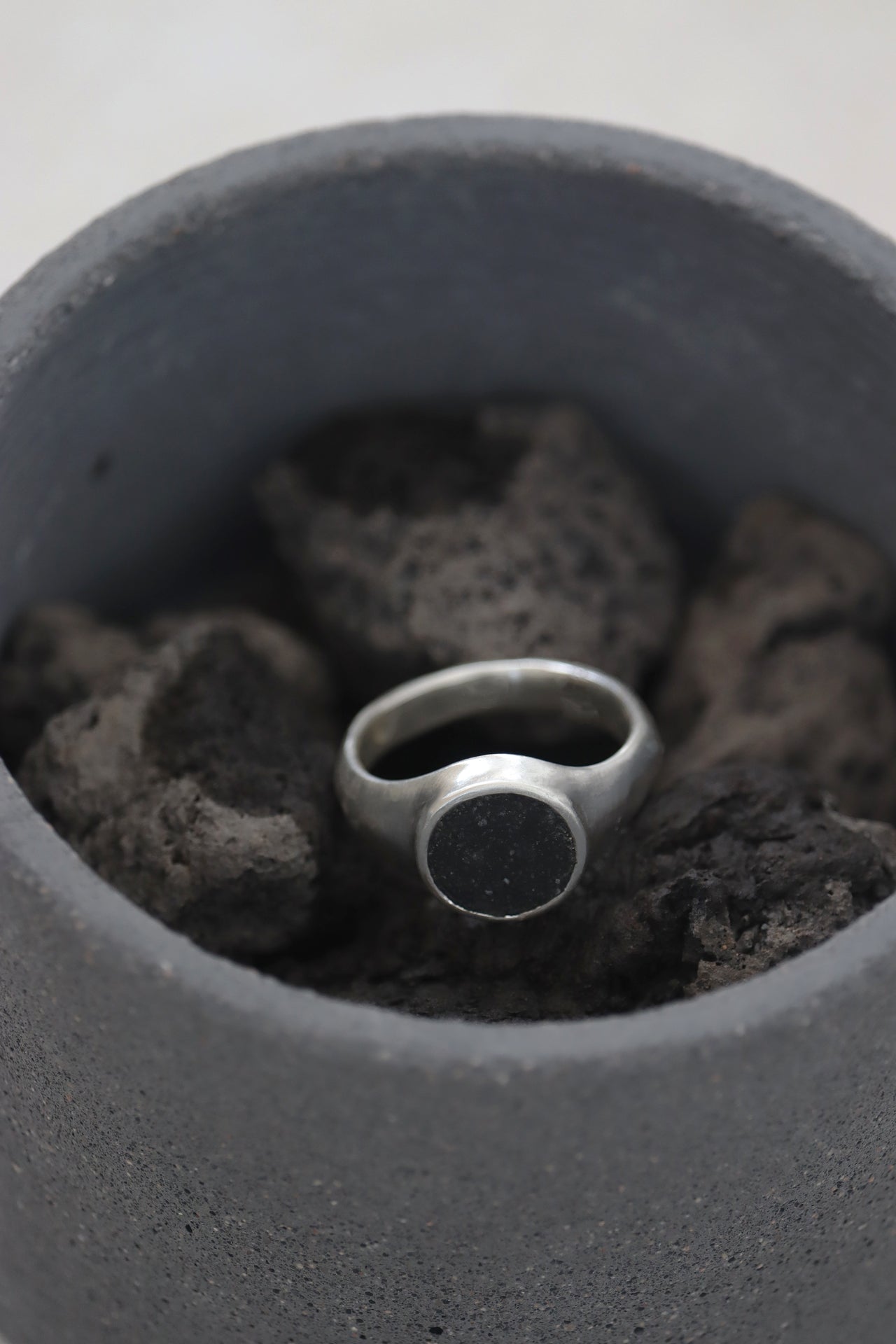fragrance ring / round (black)