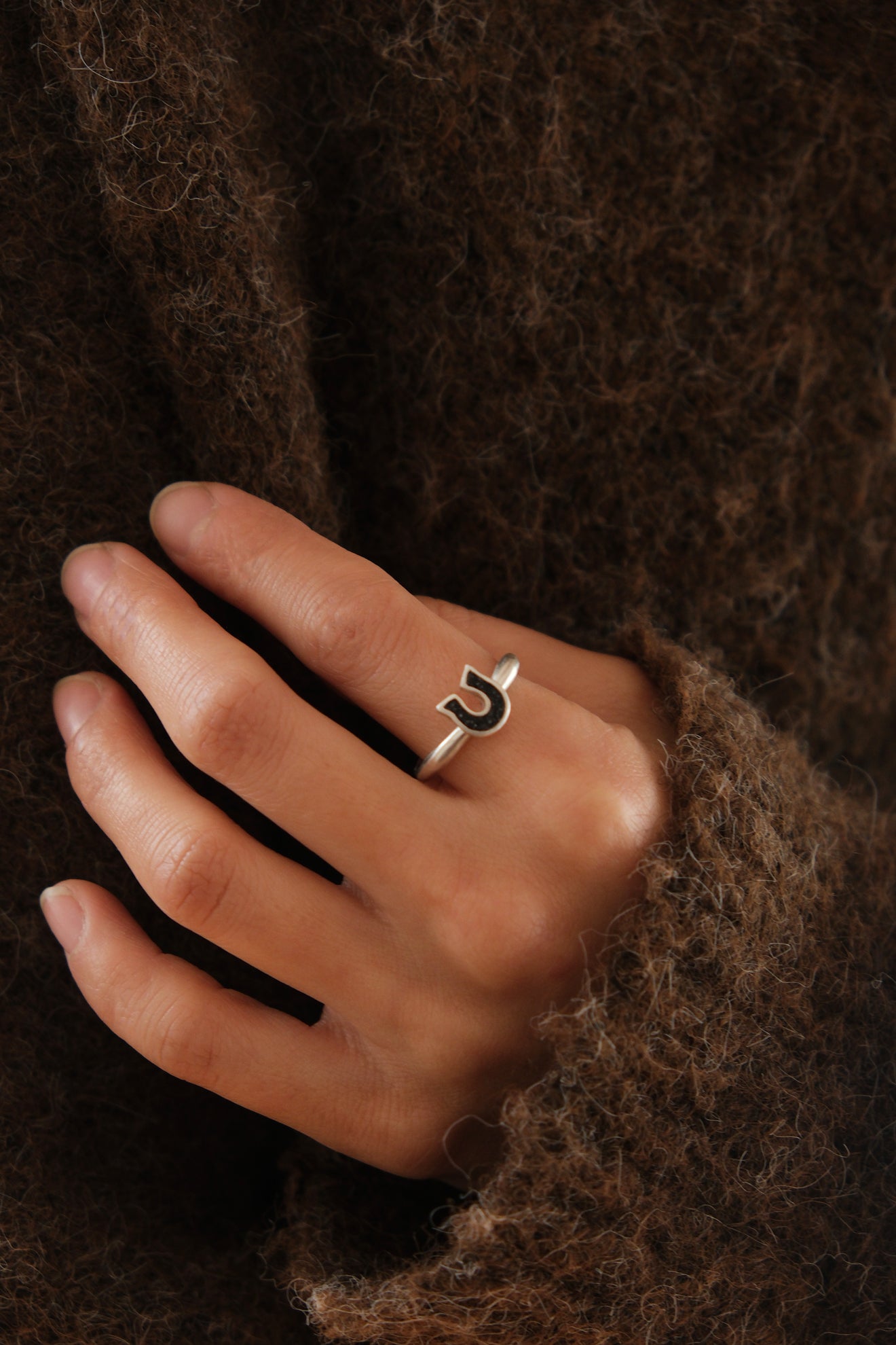 fragrance ring / horse shoe