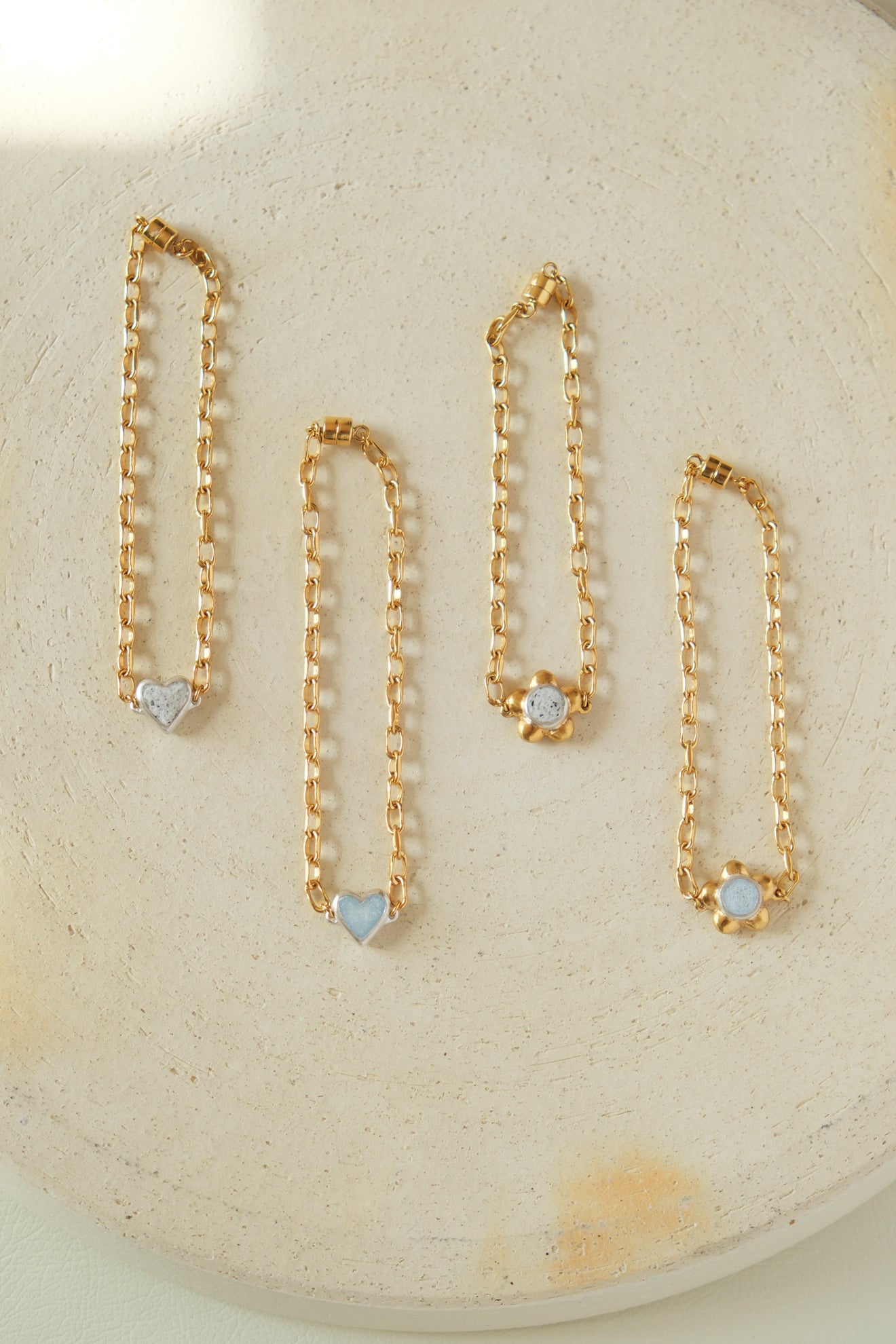 fragrance bracelet / tiny heart gold (ice blue)
