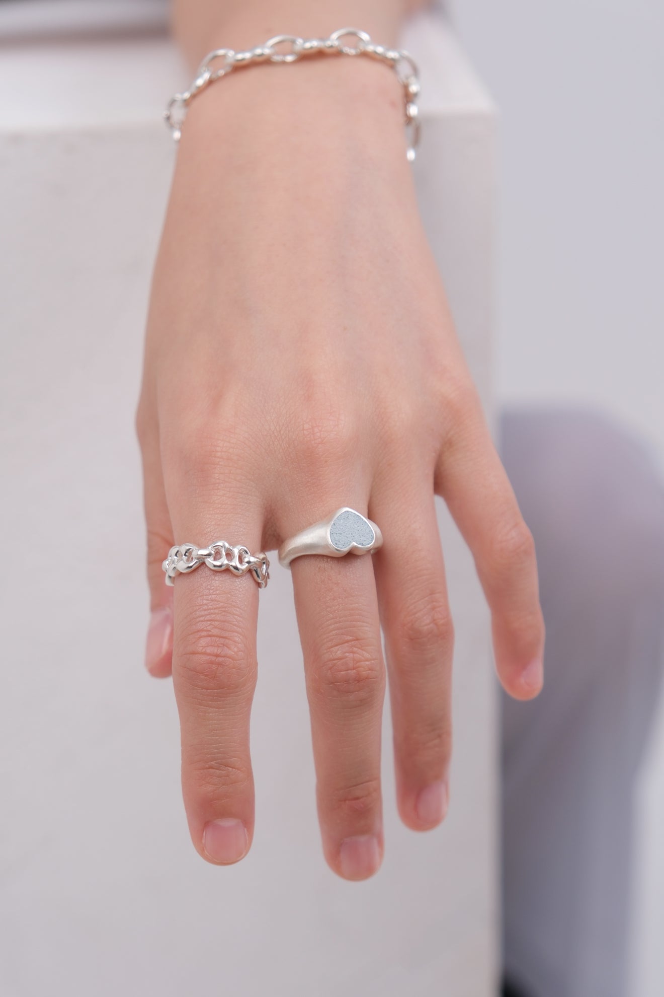 fragrance ring / heart (ice blue)