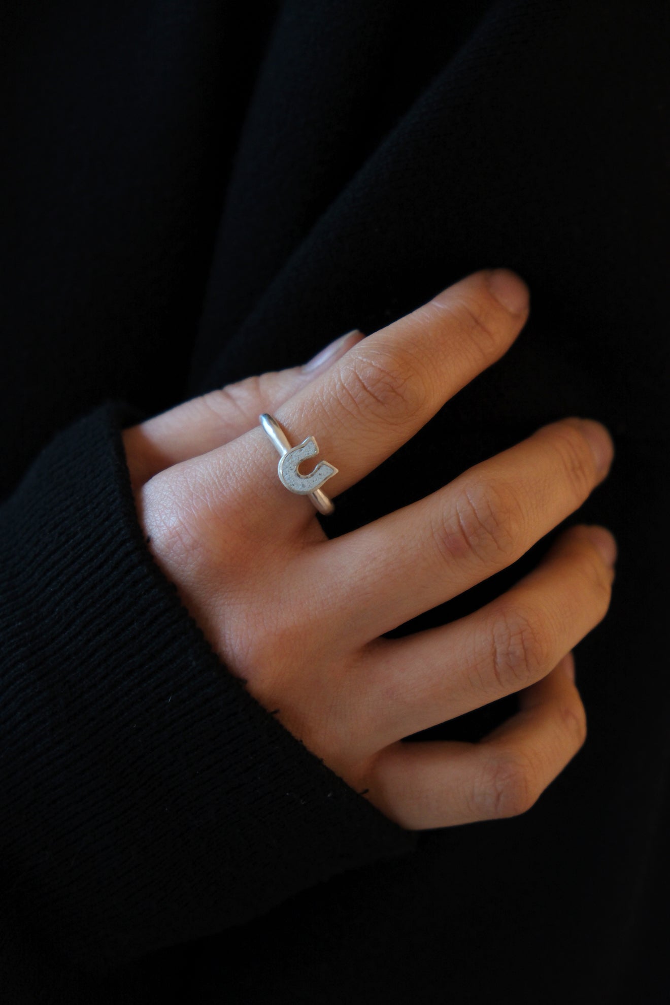 fragrance ring / horse shoe