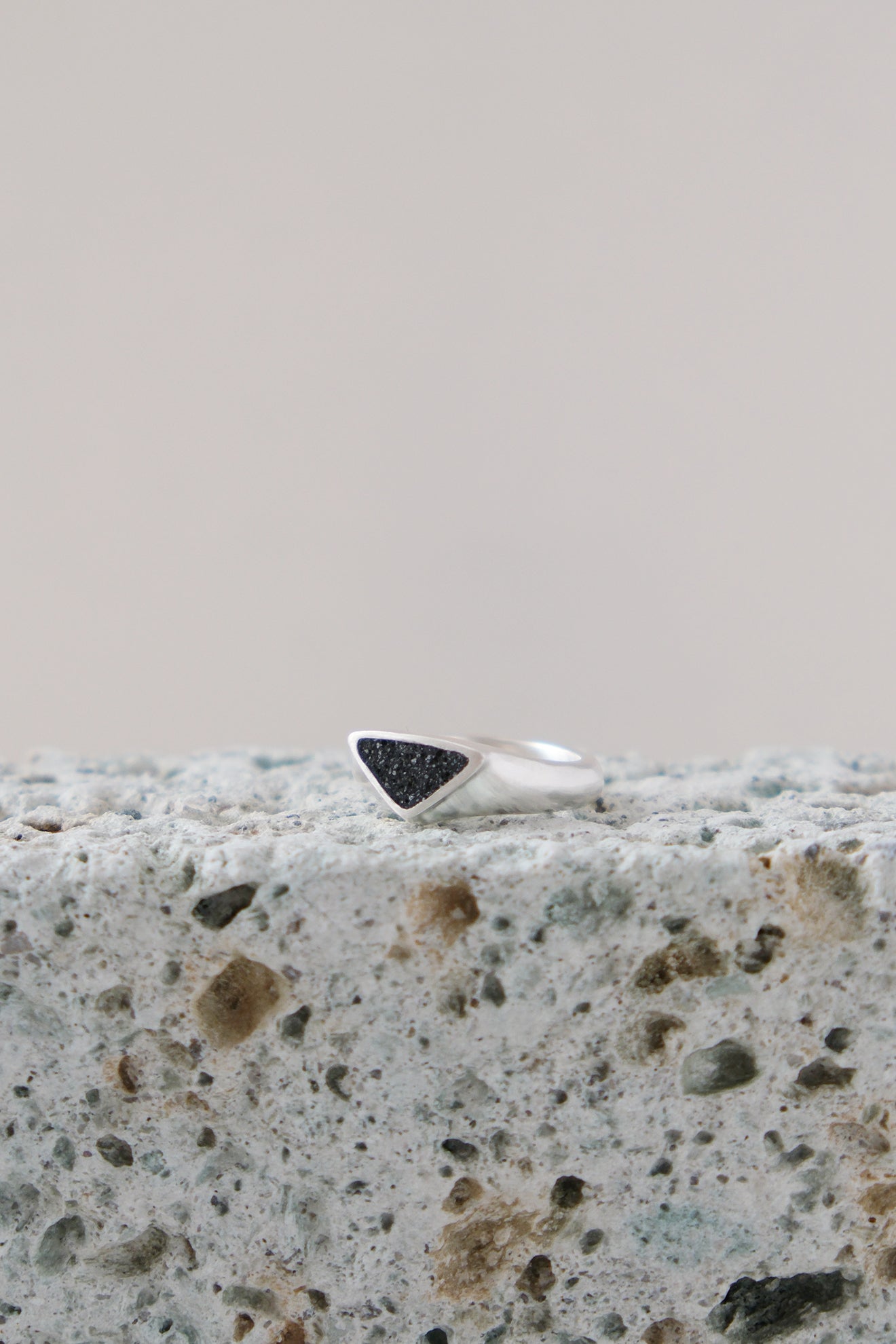 fragrance ring / triangle