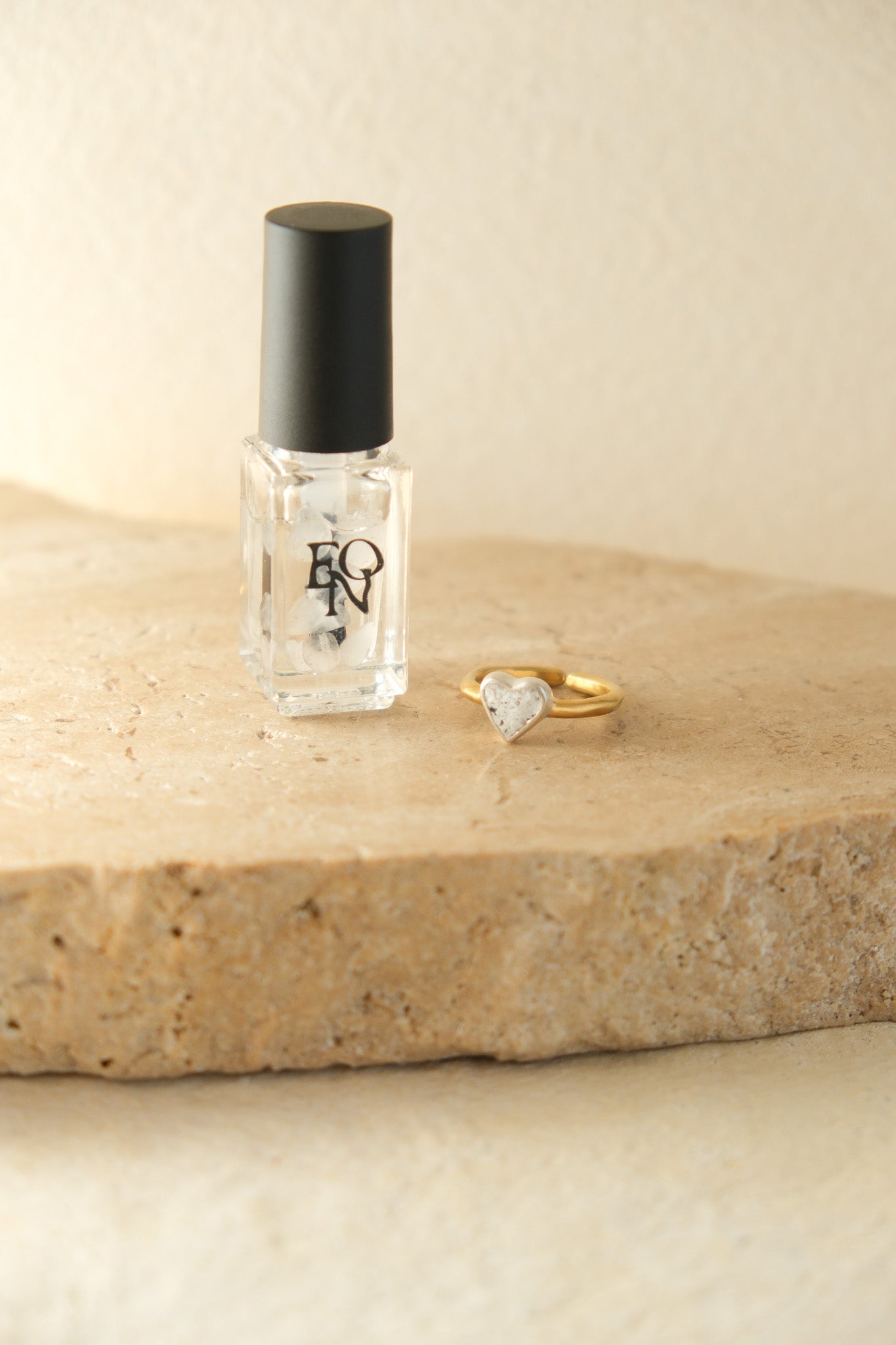fragrance ring / tiny heart gold