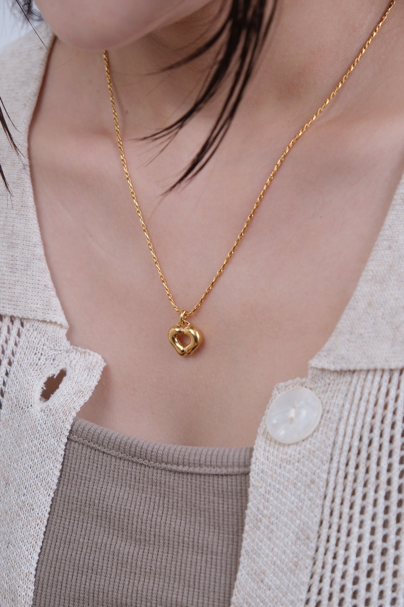 plump heart necklace / gold