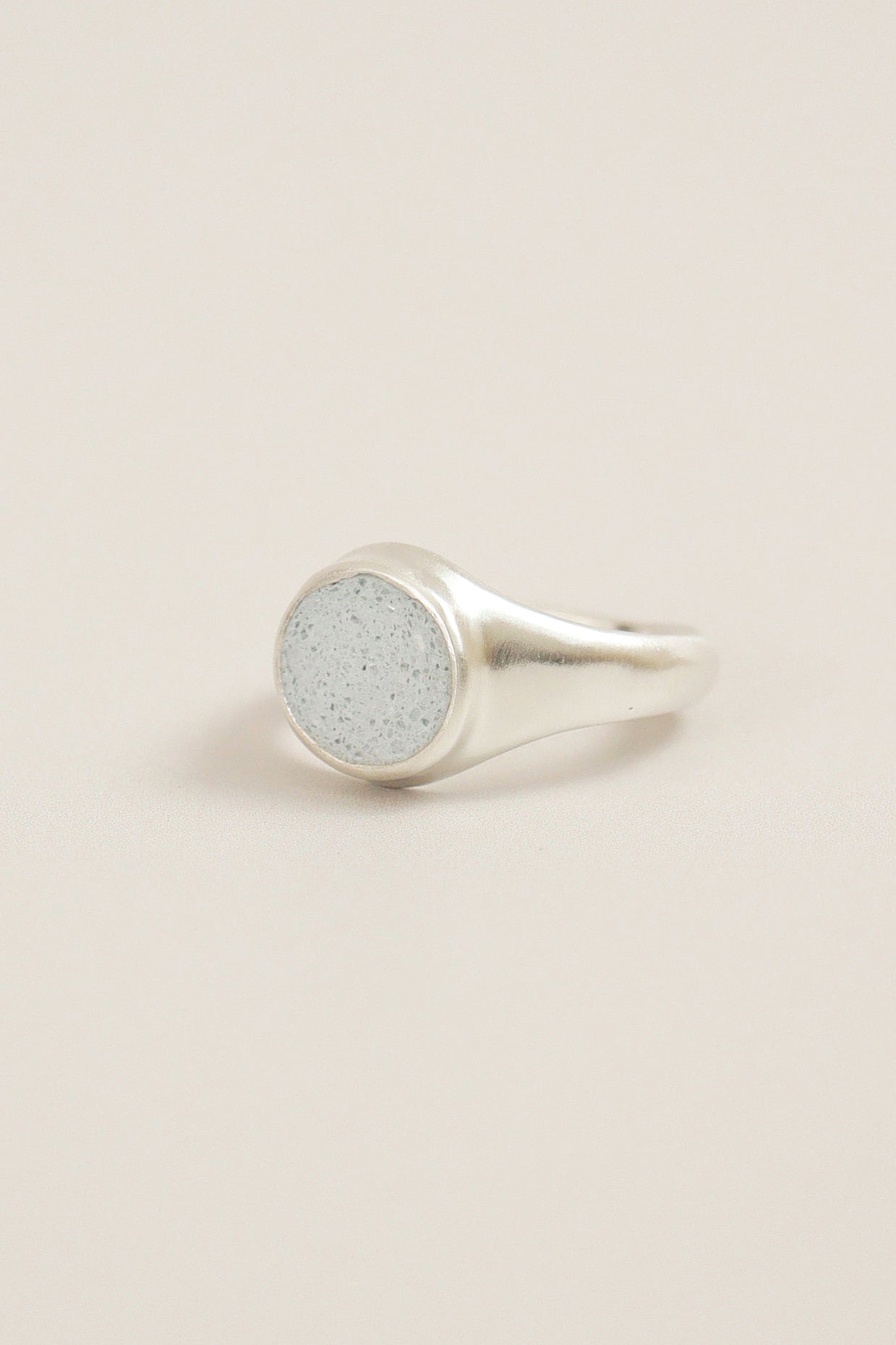 fragrance ring / round (ice blue)