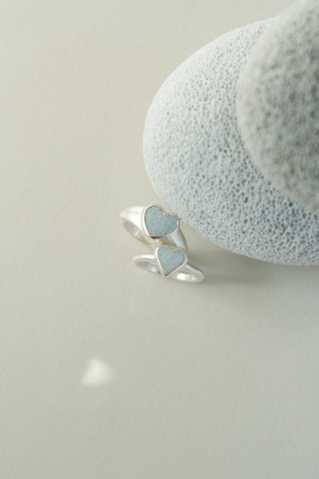 fragrance ring / tiny heart (ice blue)