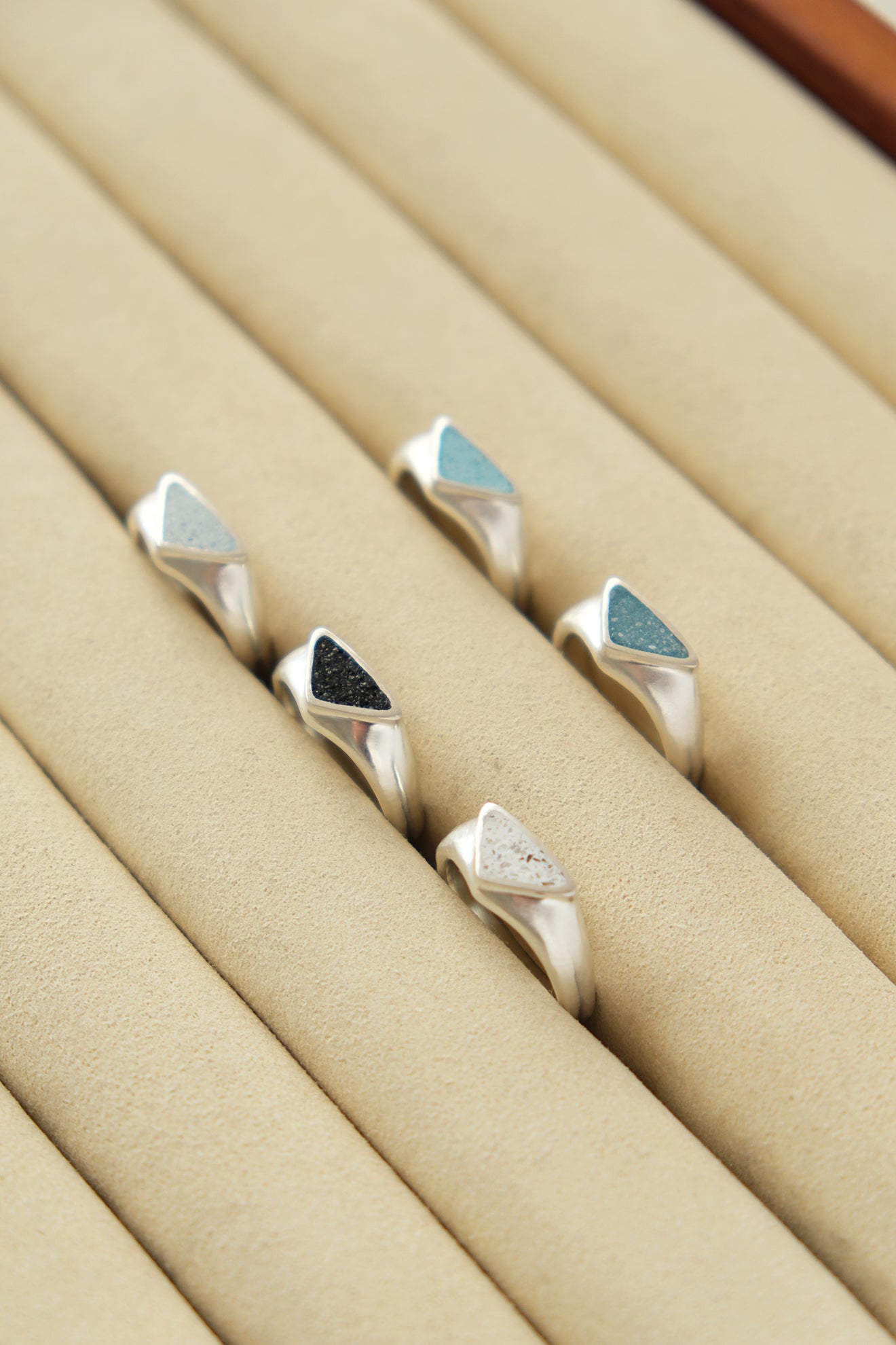 fragrance ring / triangle