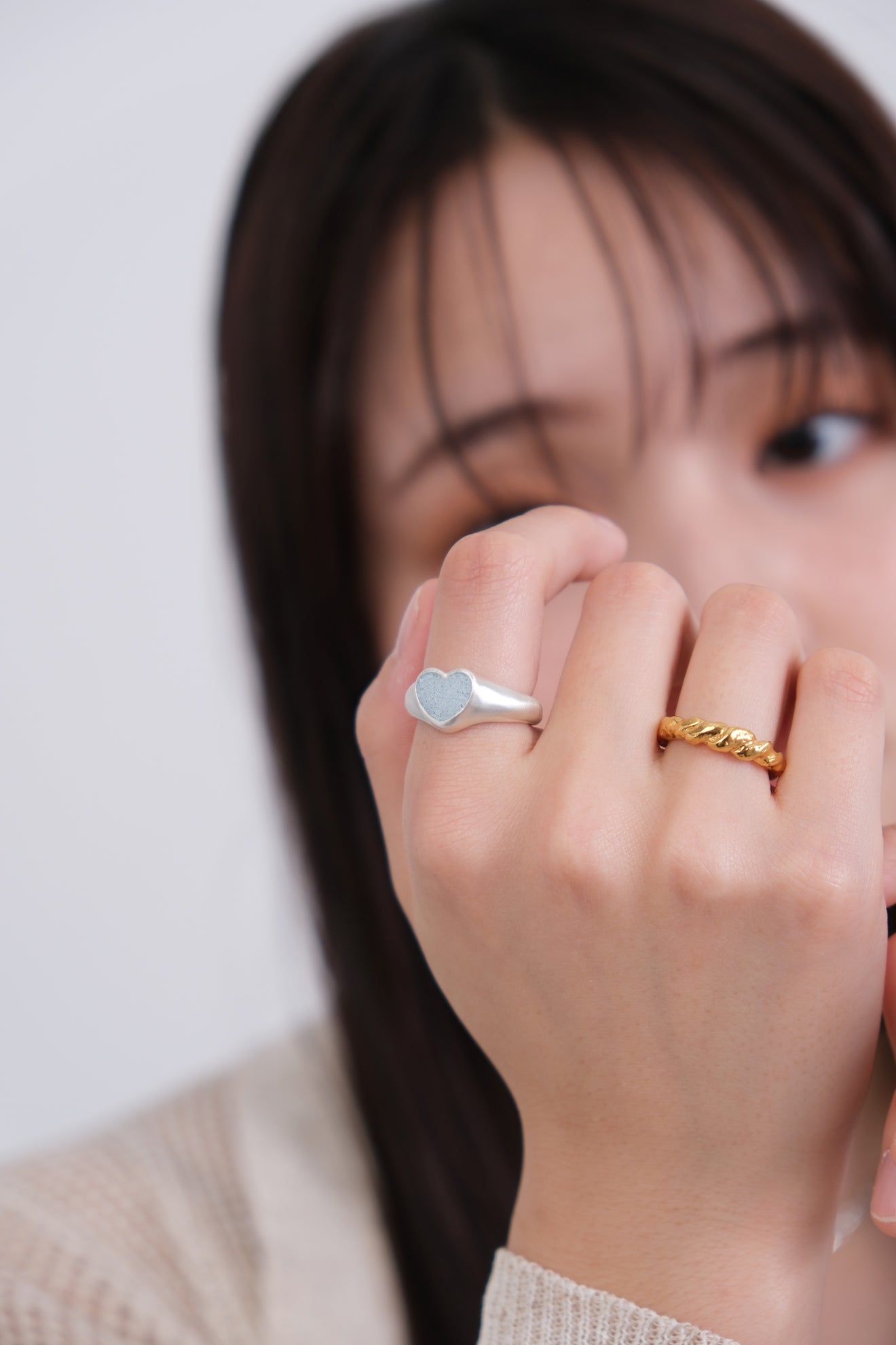 fragrance ring / heart (ice blue)