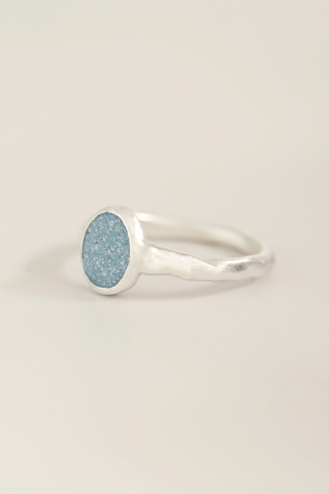 fragrance ring / oval