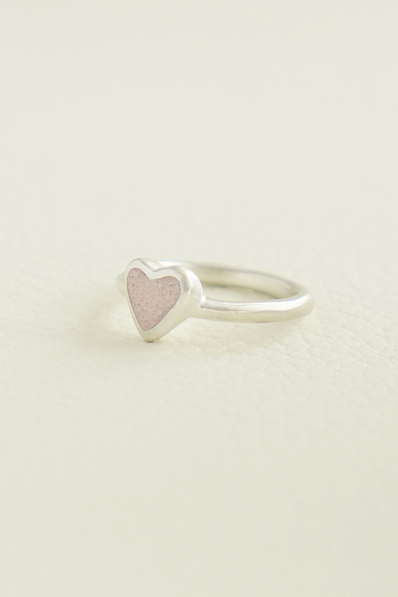 fragrance ring / tiny heart (Sand pink)