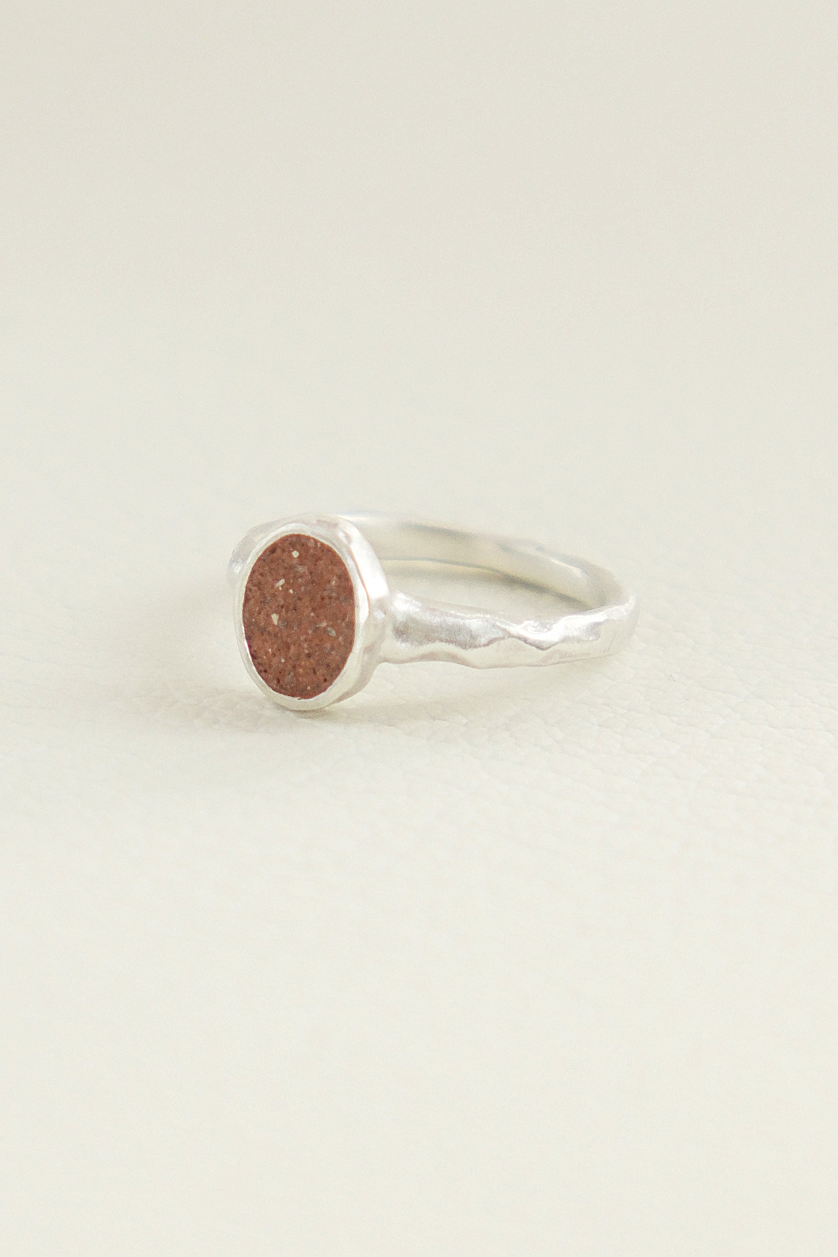 fragrance ring / oval
