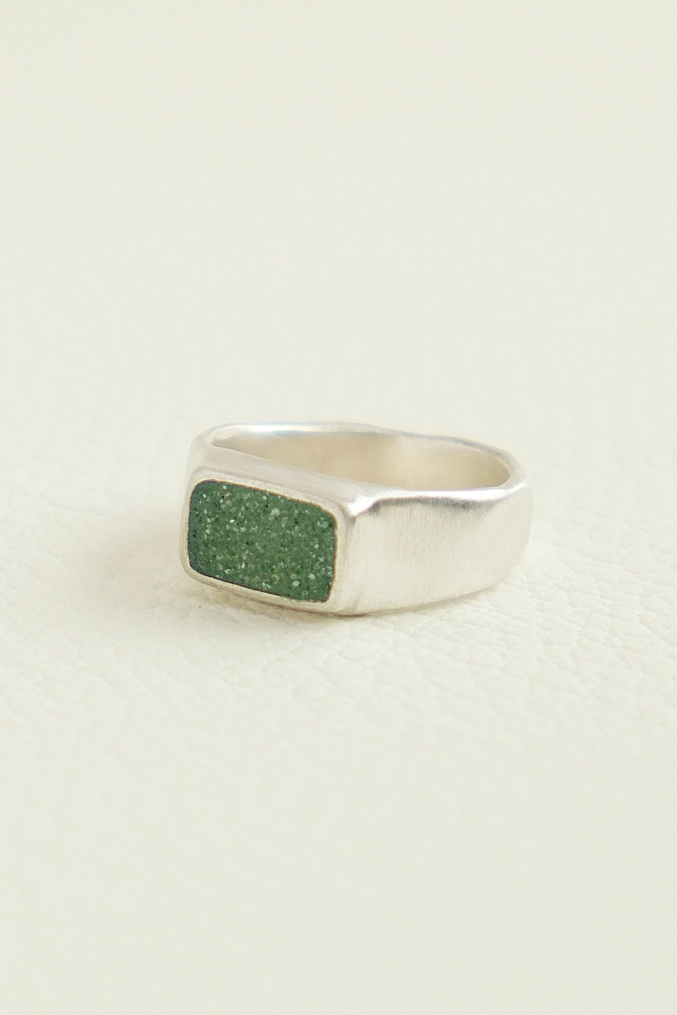 fragrance ring / square ( forest green )