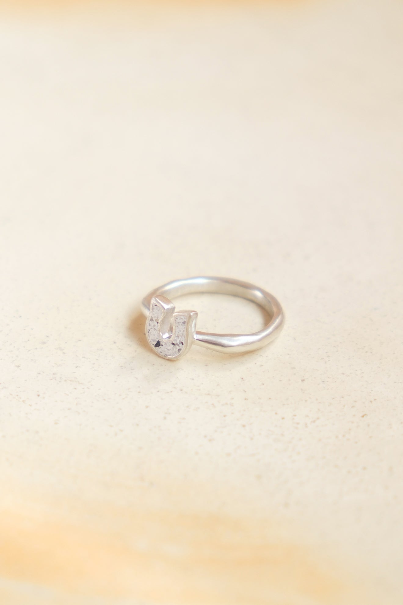 fragrance ring / horse shoe