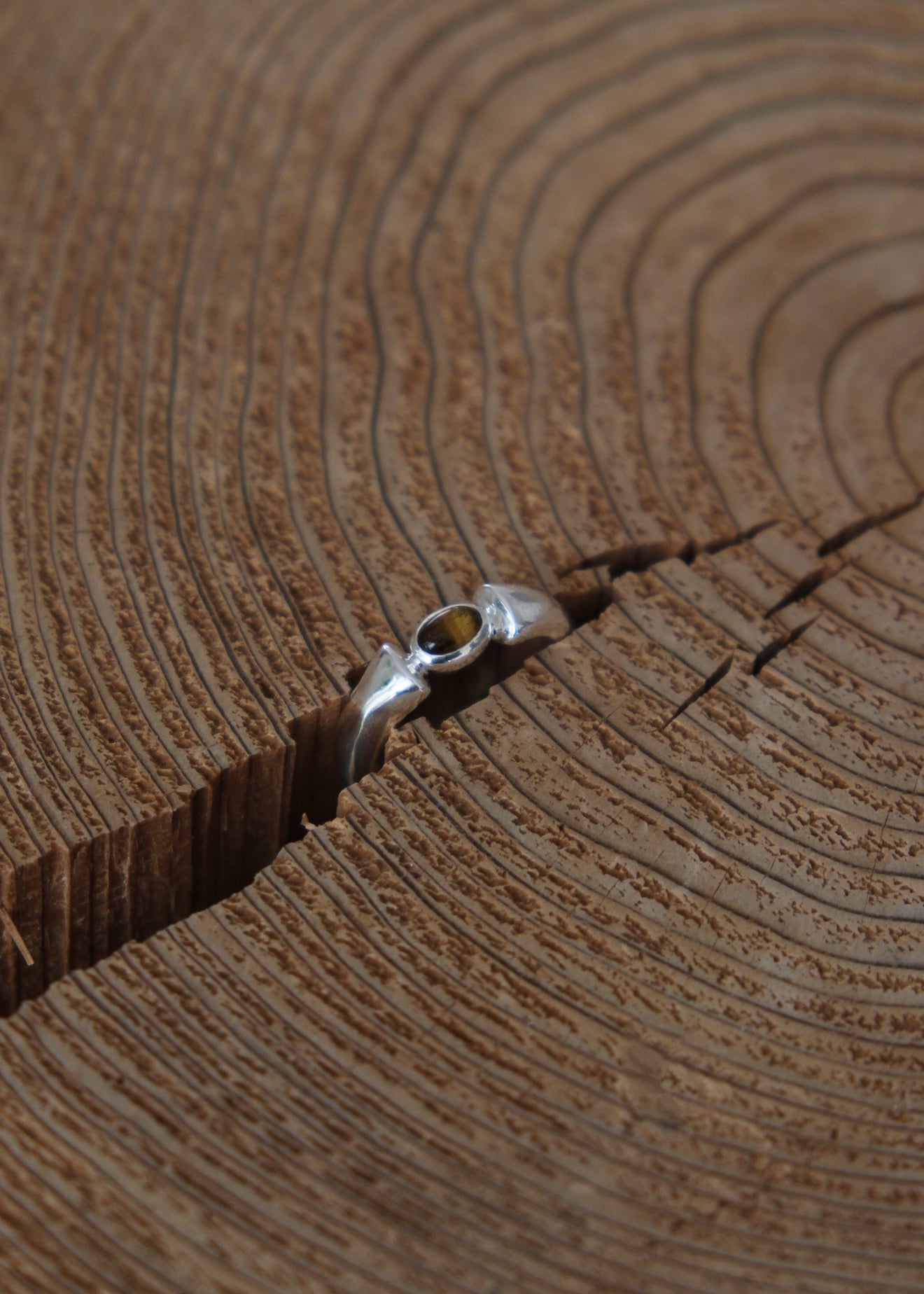 Wedge stone ring