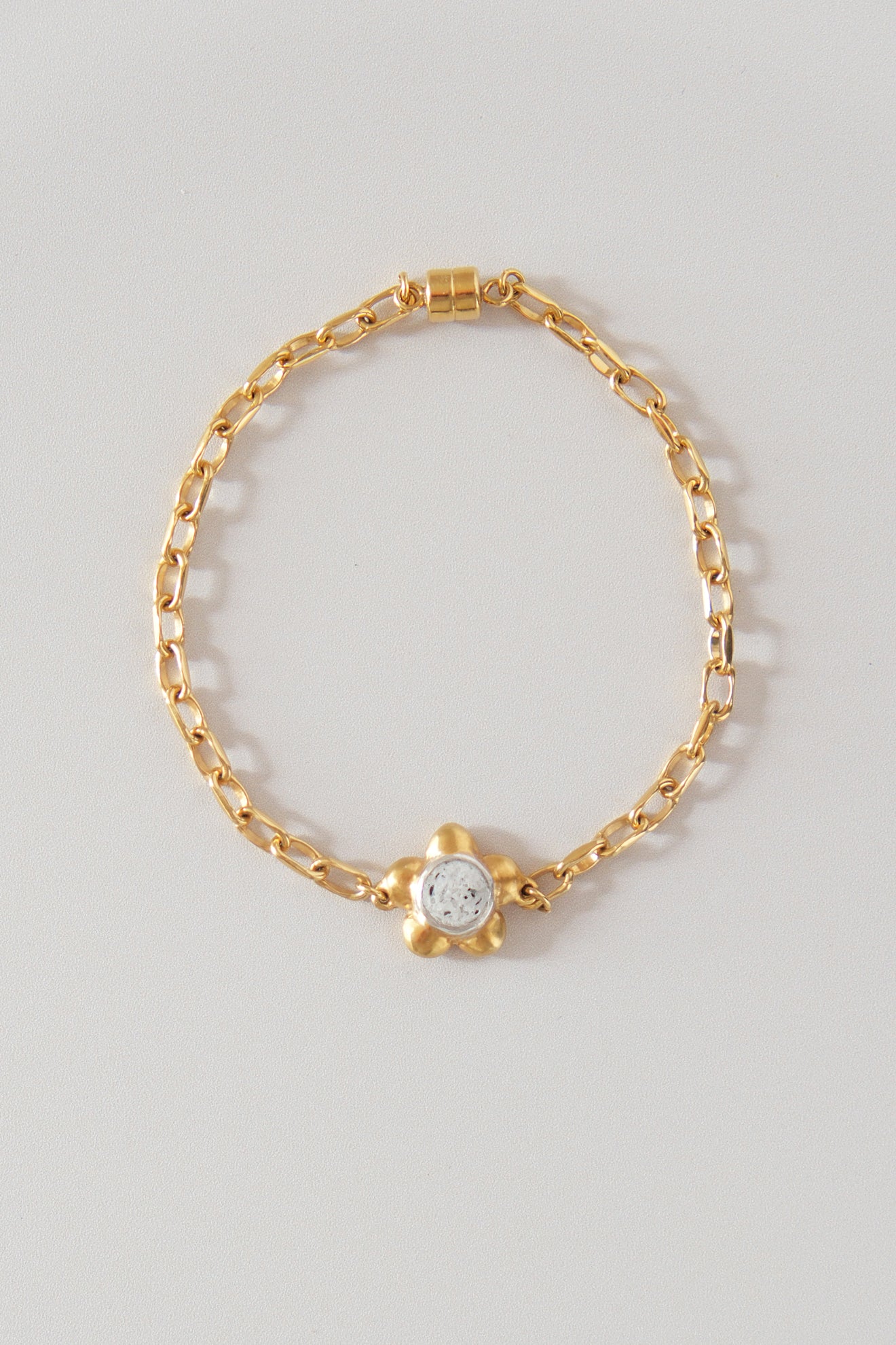 fragrance bracelet / flower gold (white)