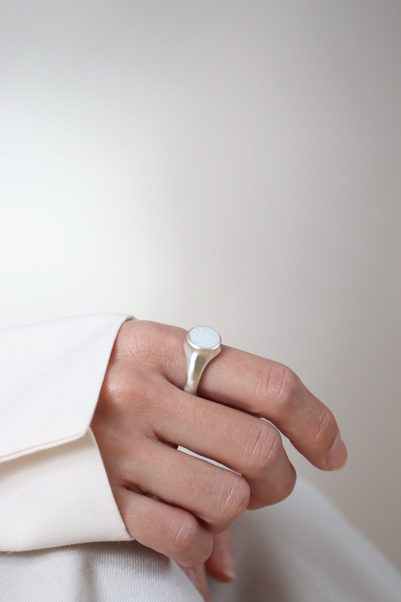 fragrance ring / round (ice blue)