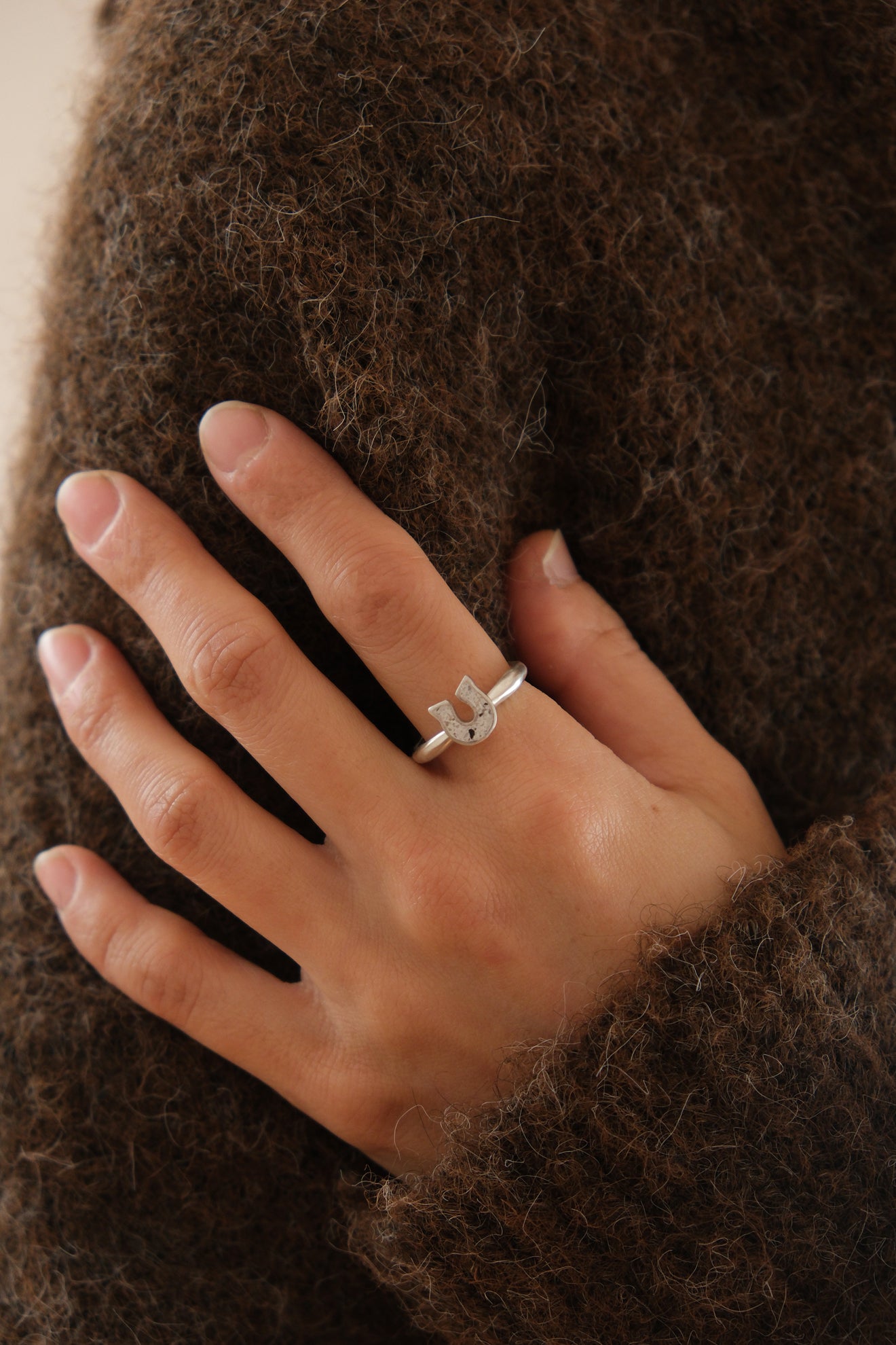 fragrance ring / horse shoe