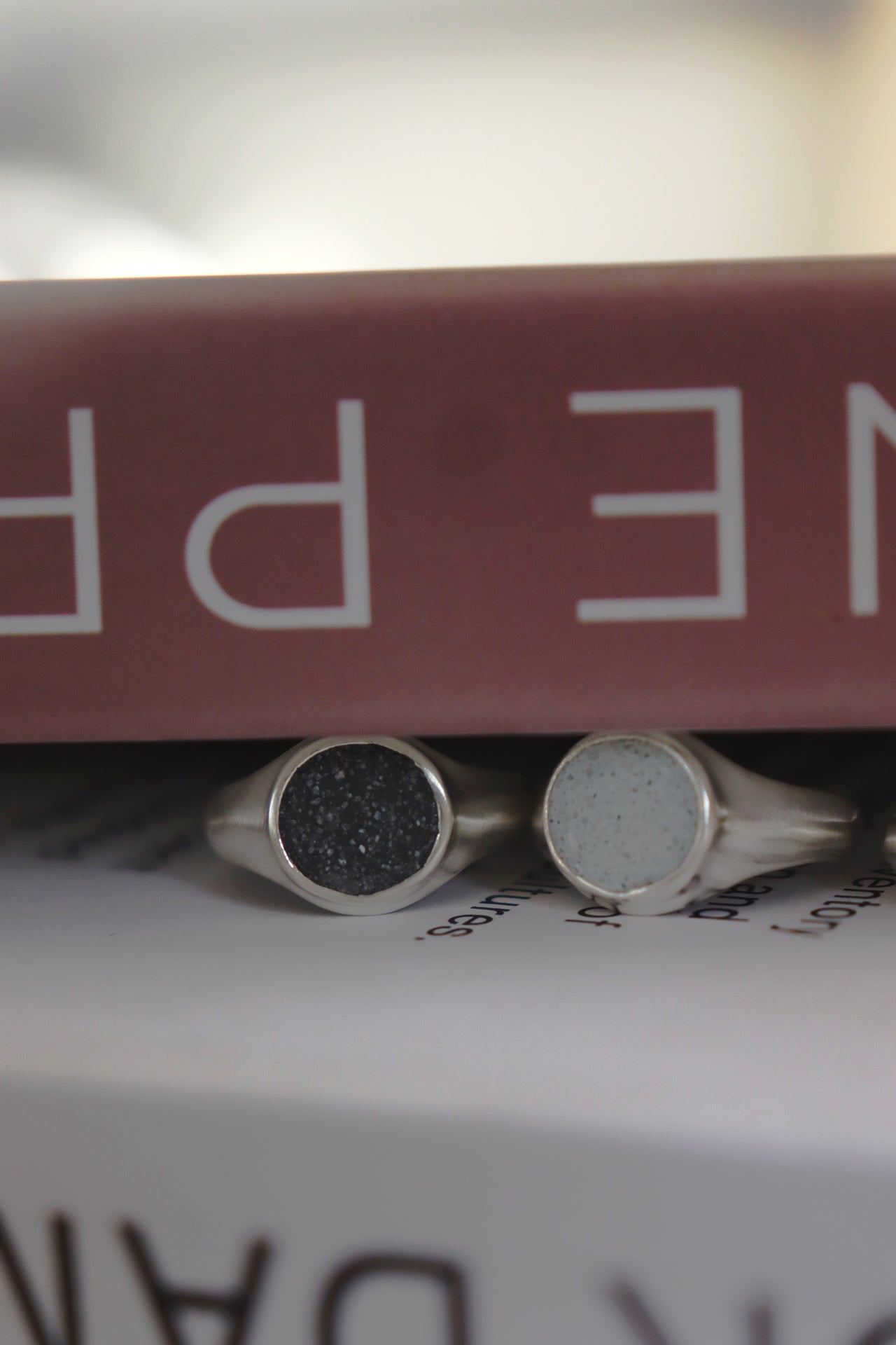fragrance ring / round (black)