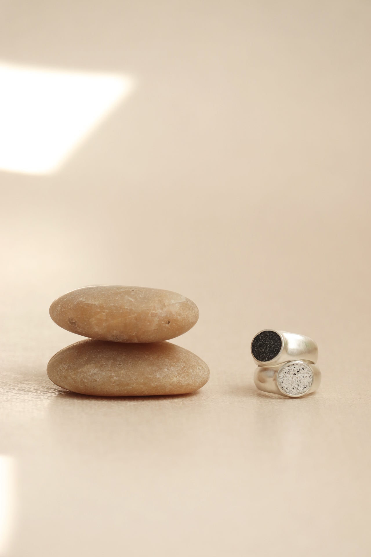 fragrance ring / round L (black)