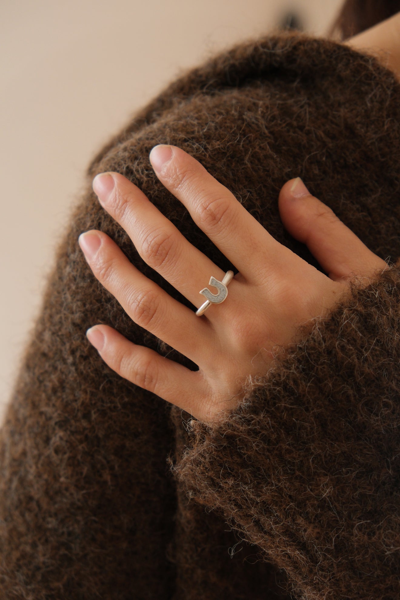 fragrance ring / horse shoe