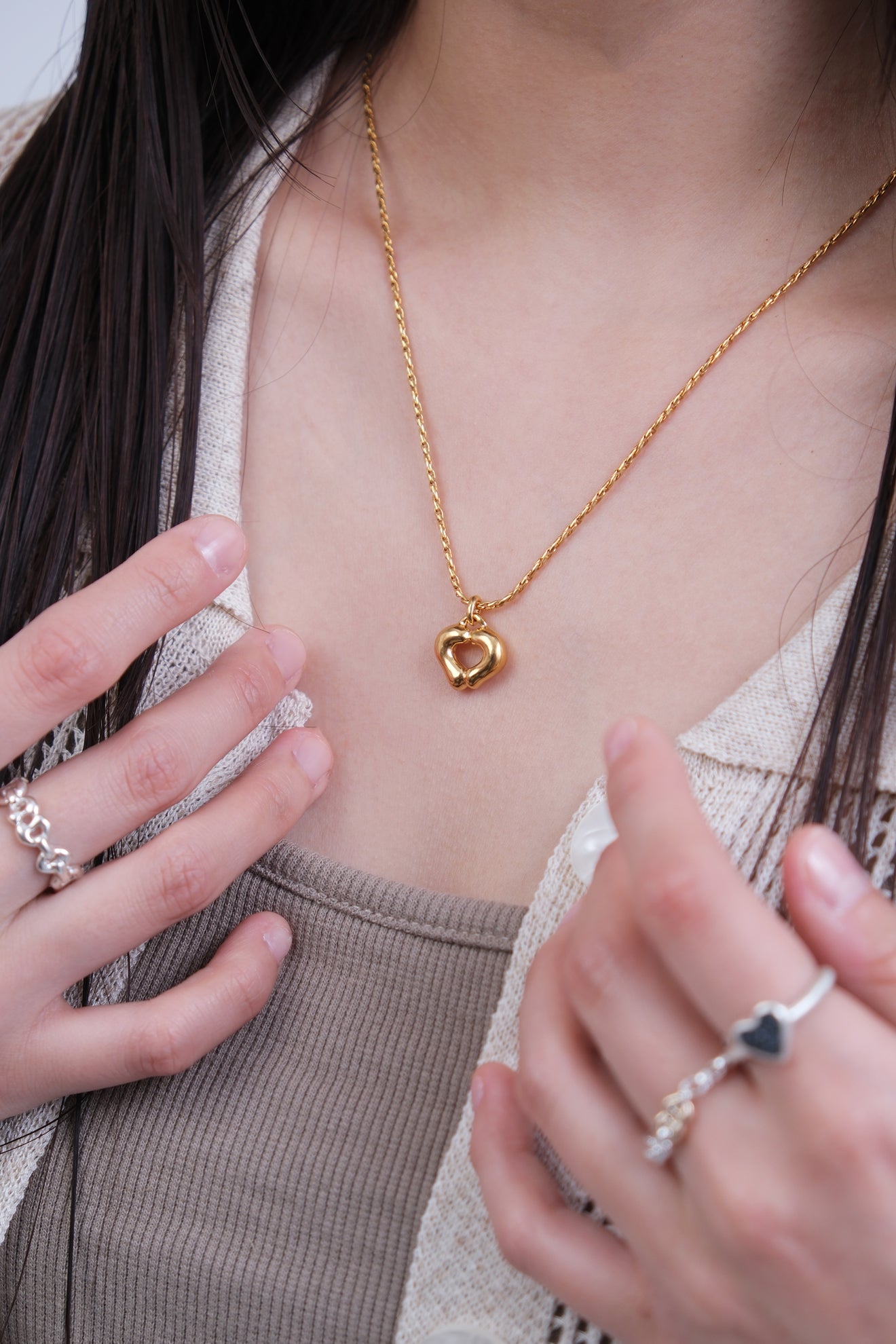 plump heart necklace / gold