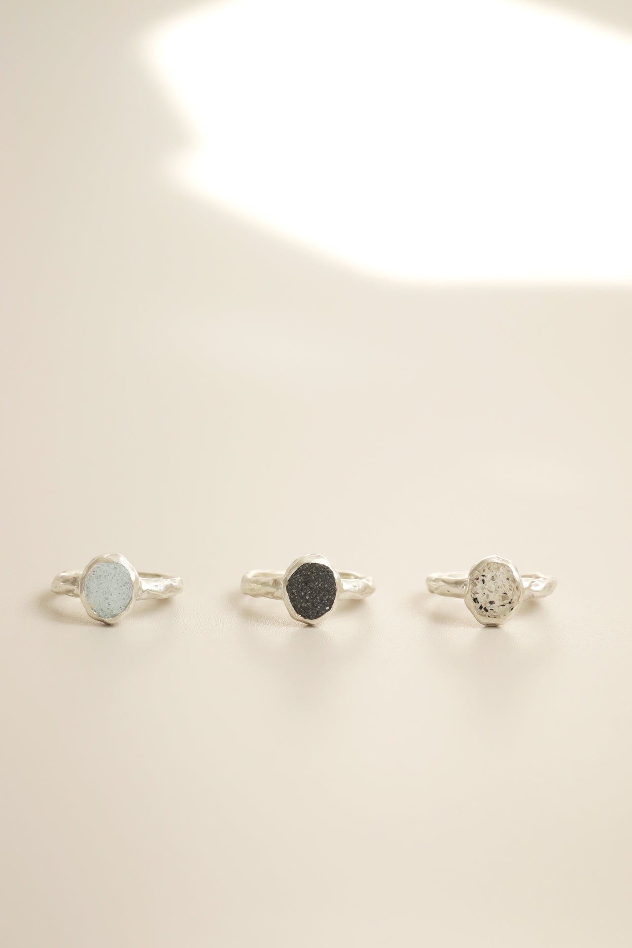 fragrance ring / oval (black)