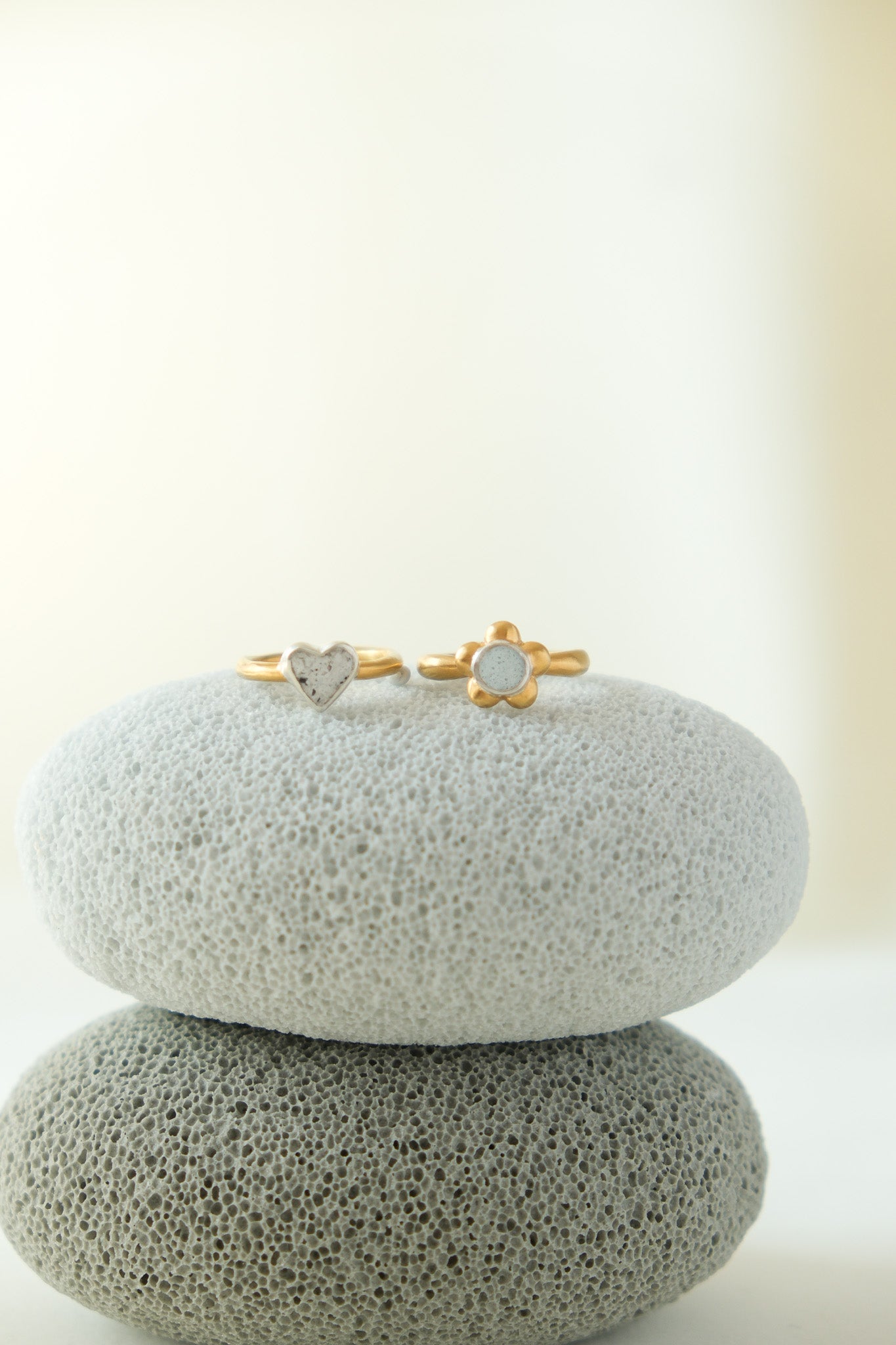 fragrance ring / tiny heart  gold