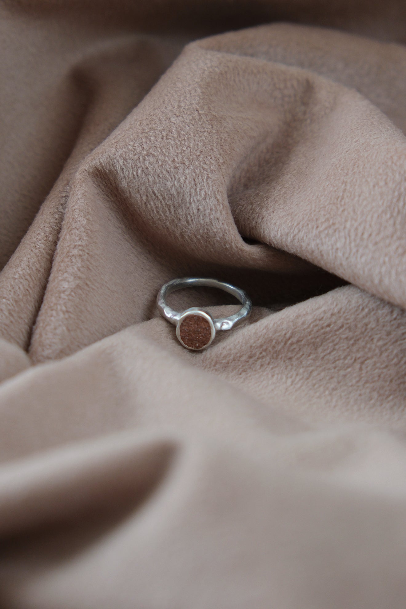 fragrance ring / oval