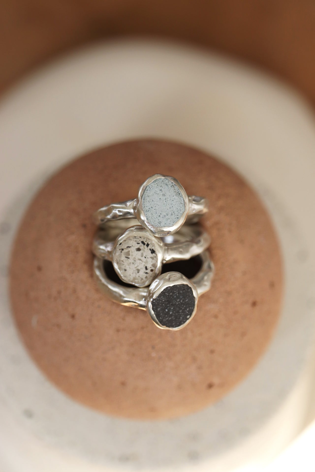 fragrance ring / oval (black)