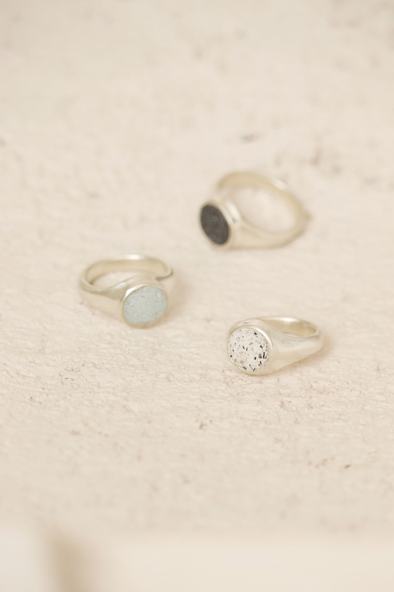 fragrance ring / round (ice blue)