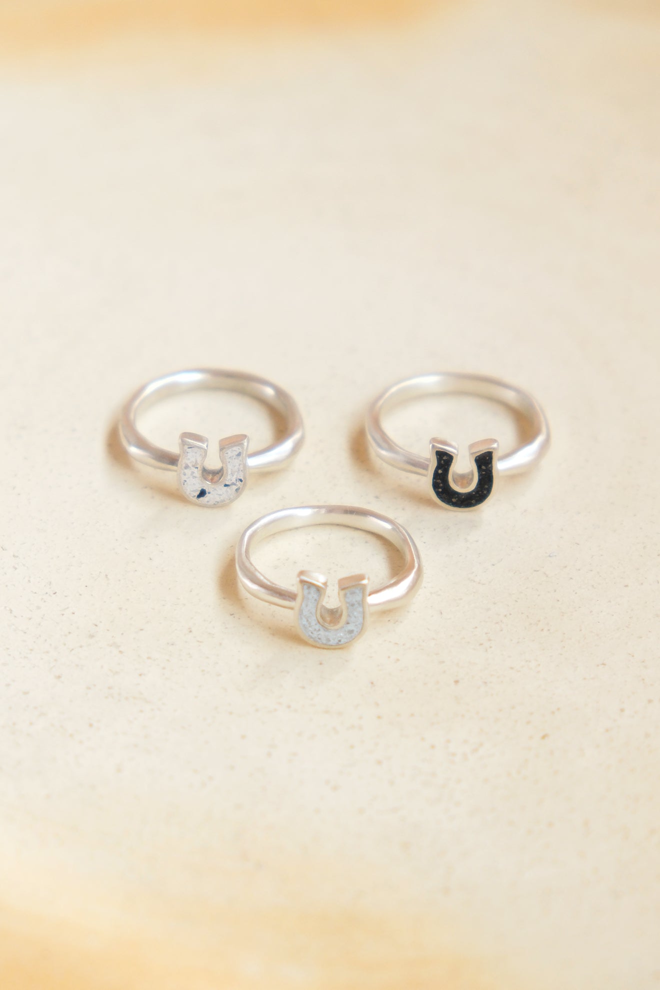 fragrance ring / horse shoe