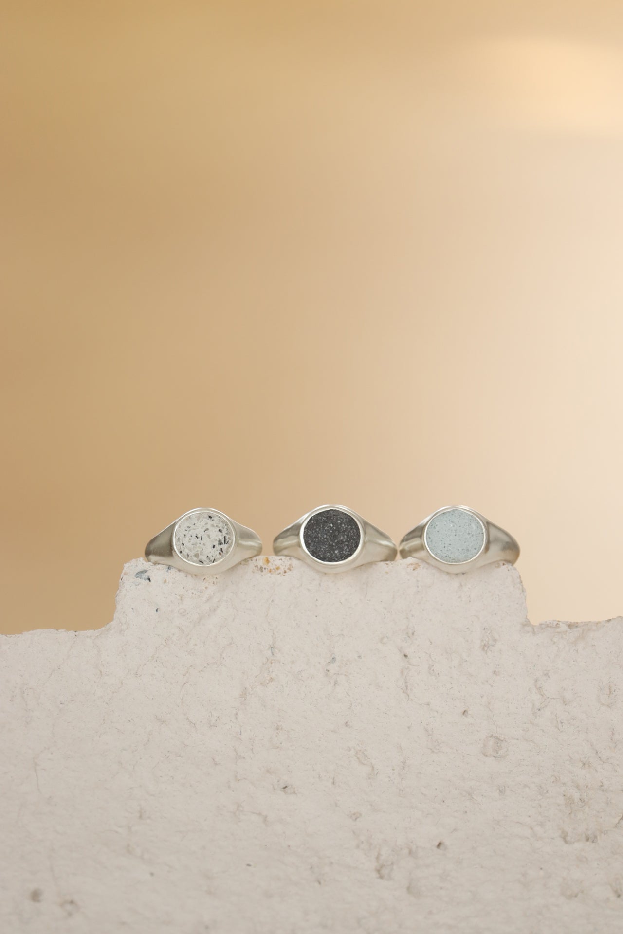 fragrance ring / round (ice blue)