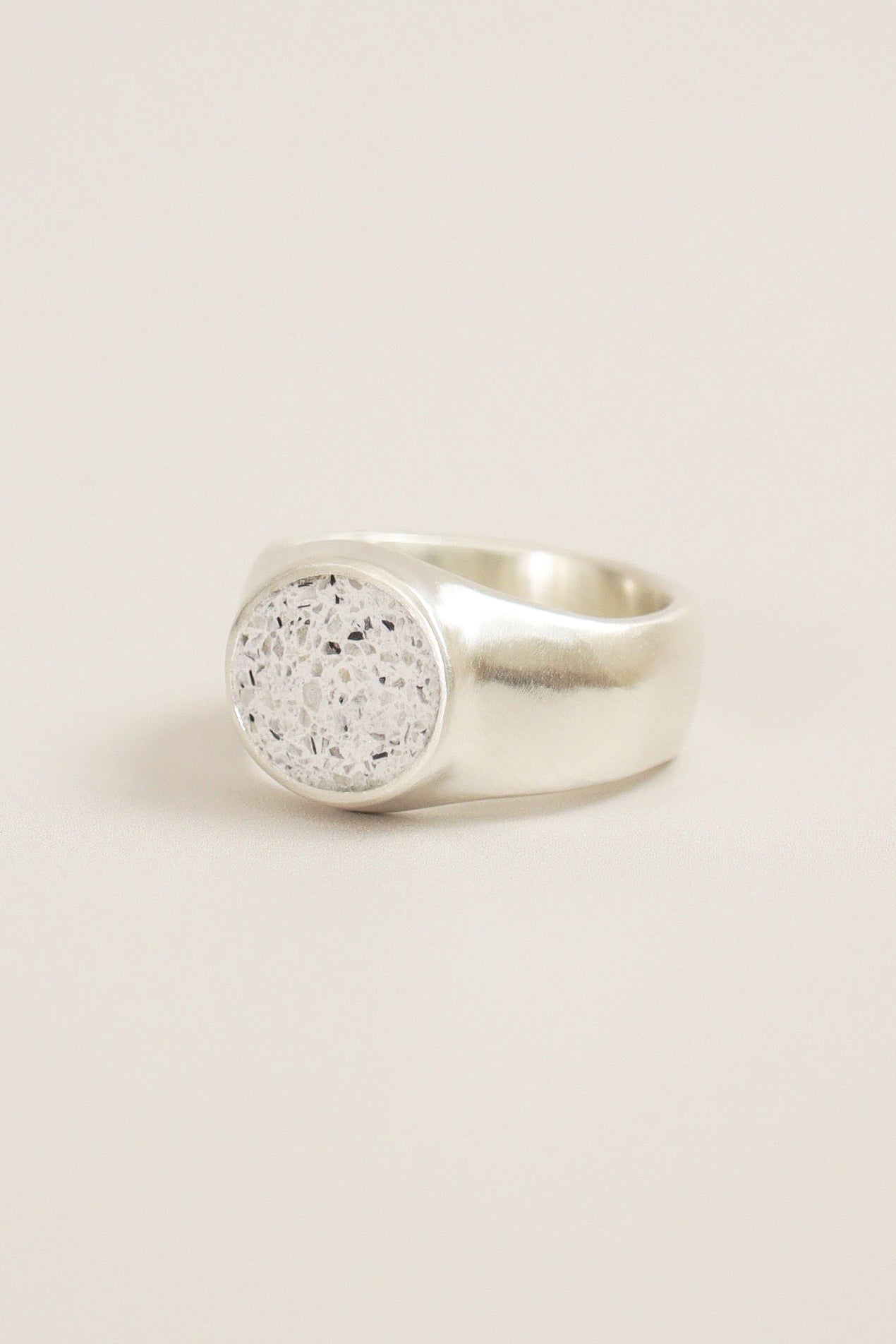 fragrance ring / round L (white)