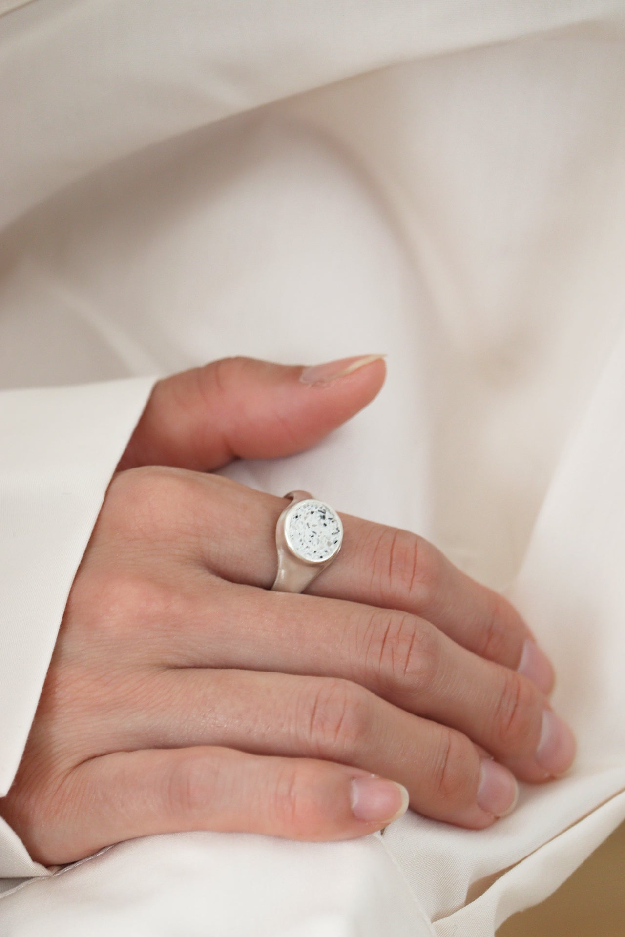 fragrance ring / round L (white)