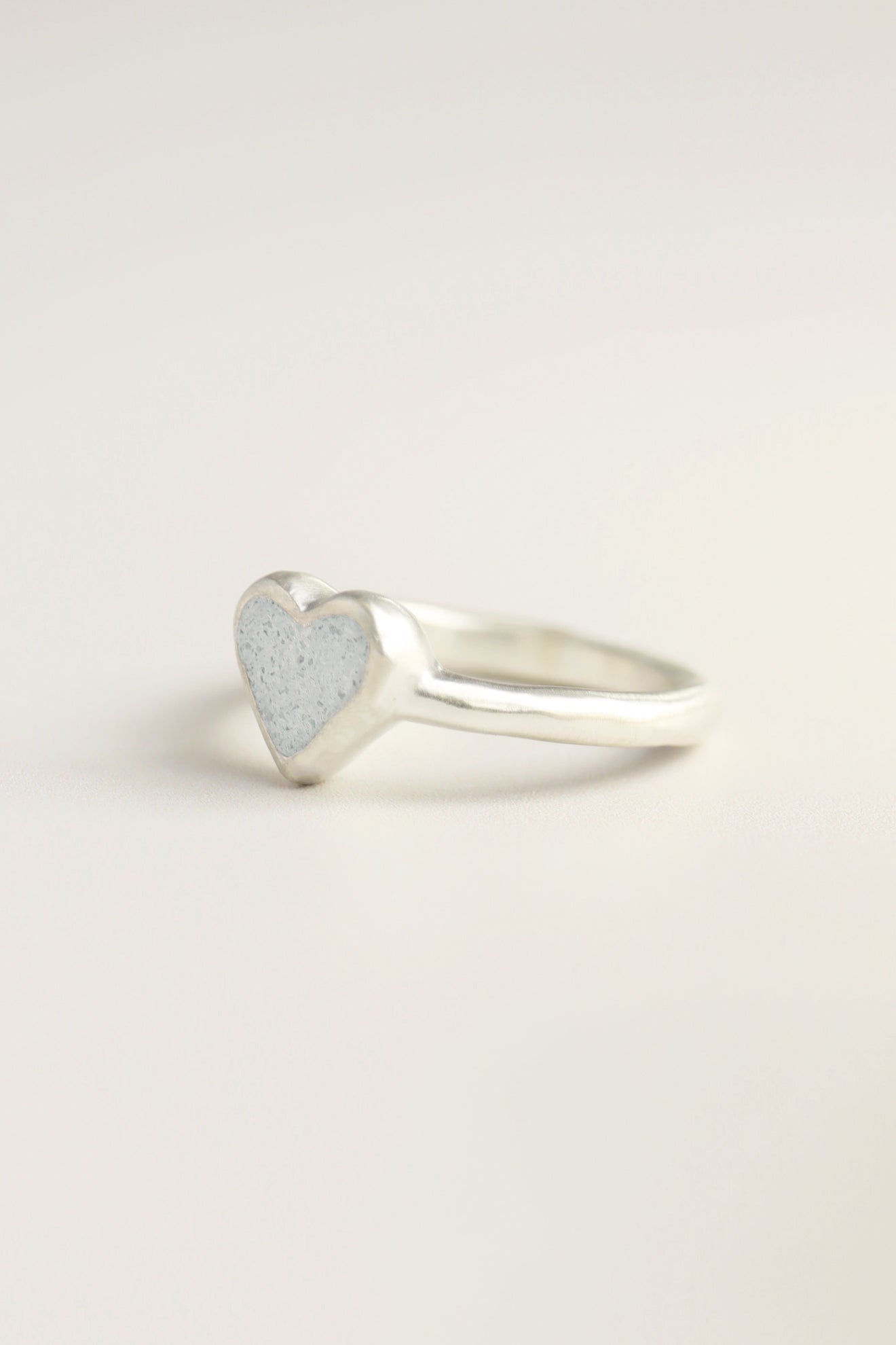fragrance ring / tiny heart (ice blue)