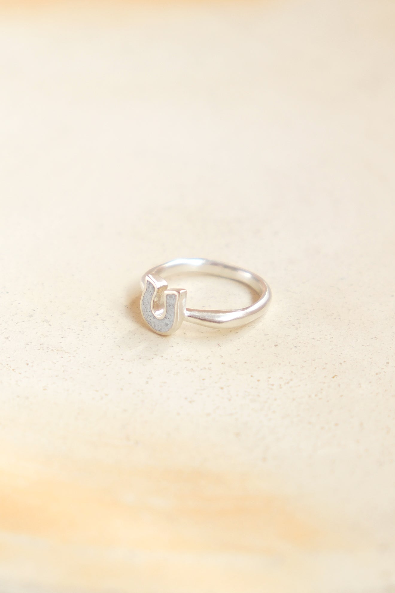 fragrance ring / horse shoe