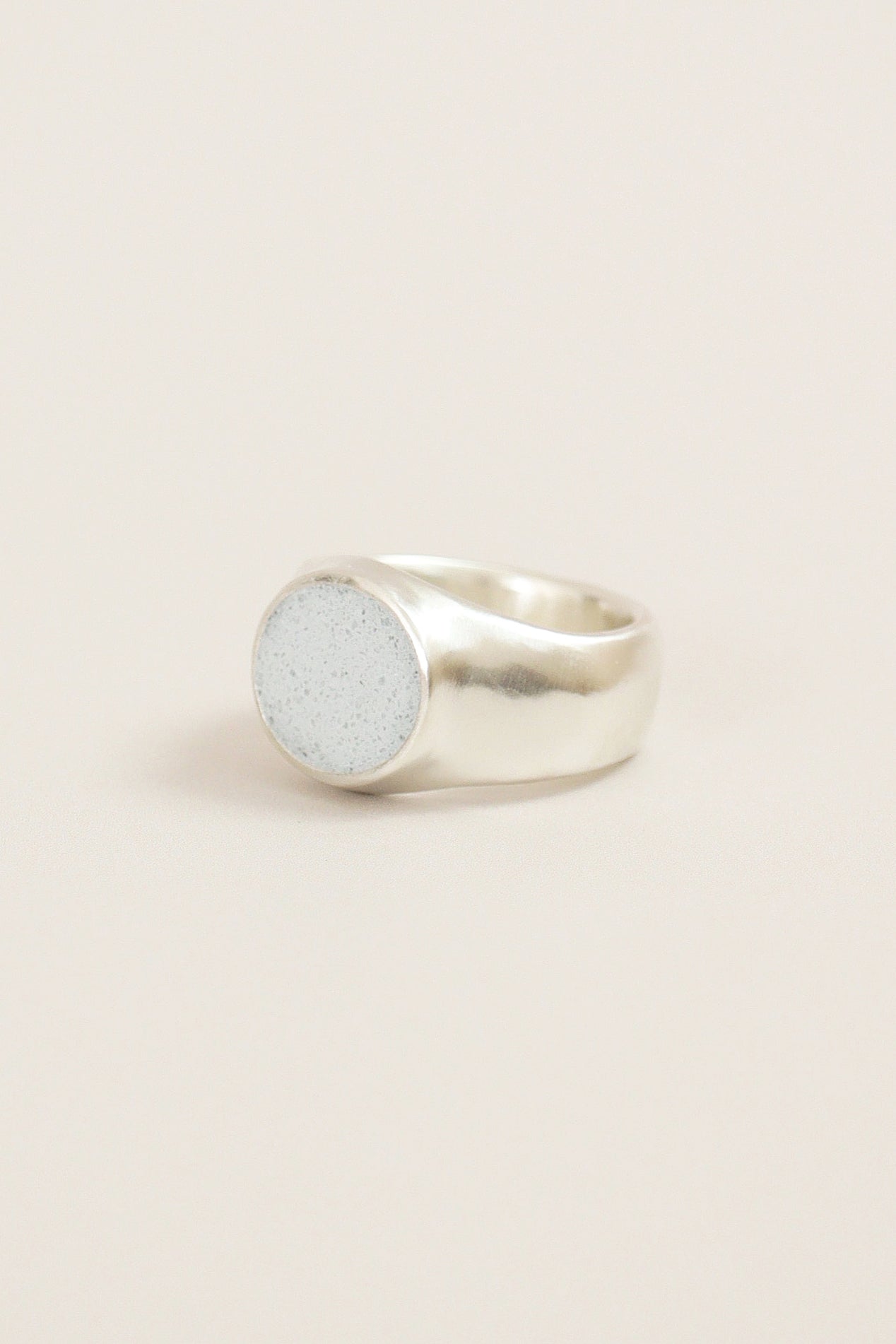 fragrance ring / round L (ice blue)