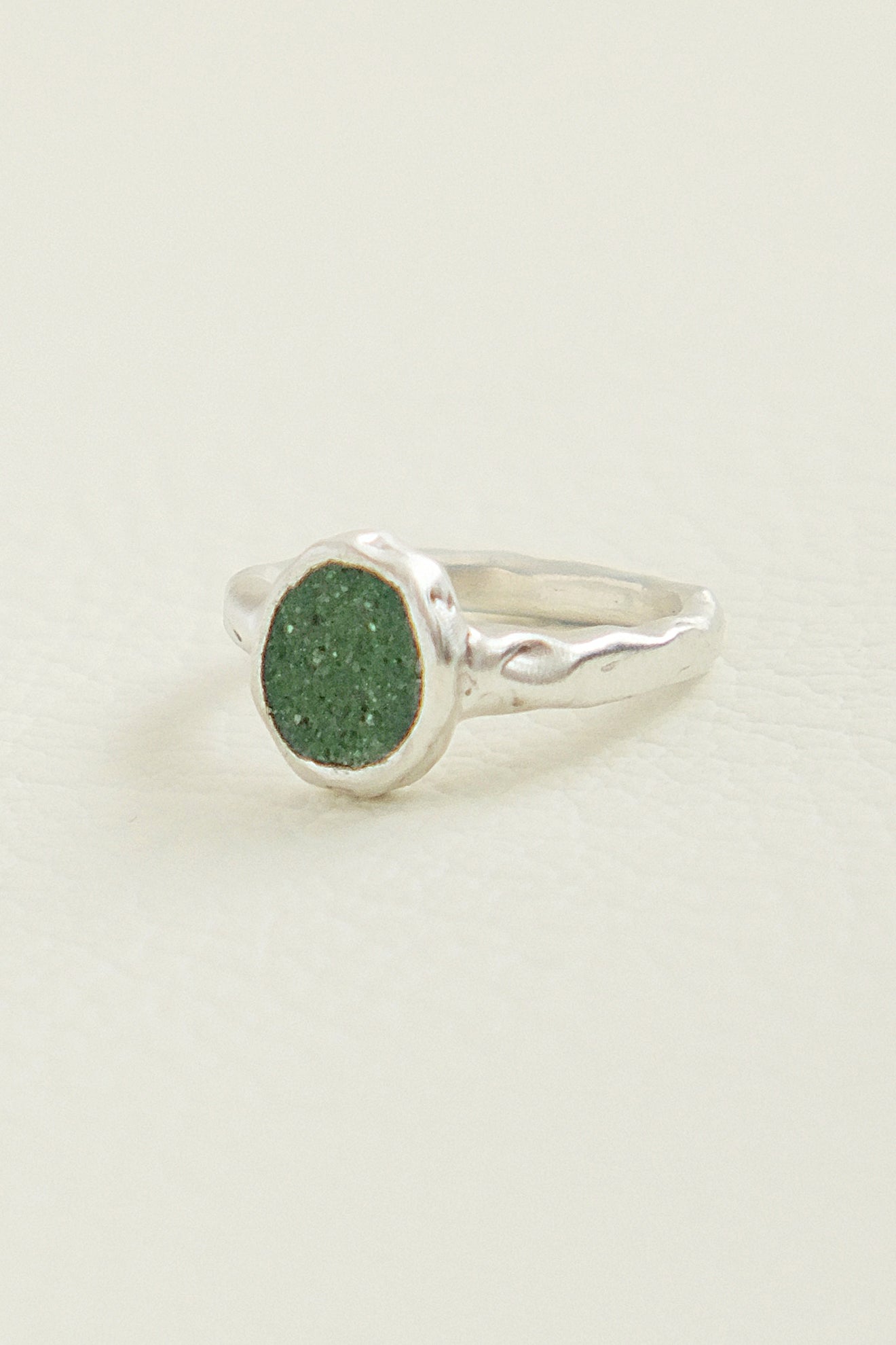 fragrance ring / oval