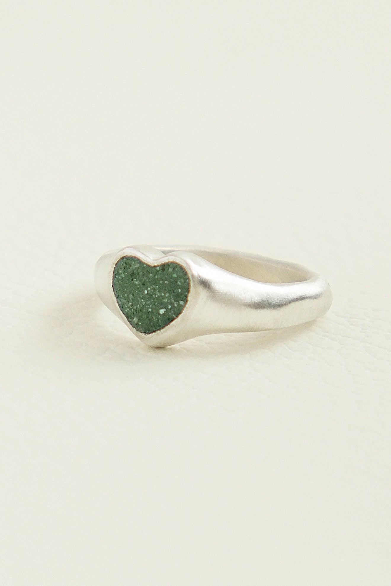 fragrance ring / heart (foreset green)